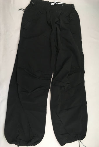 Pantalon parachute nylon noir, Bershka, taille M, moins cher chez Petit Kiwi