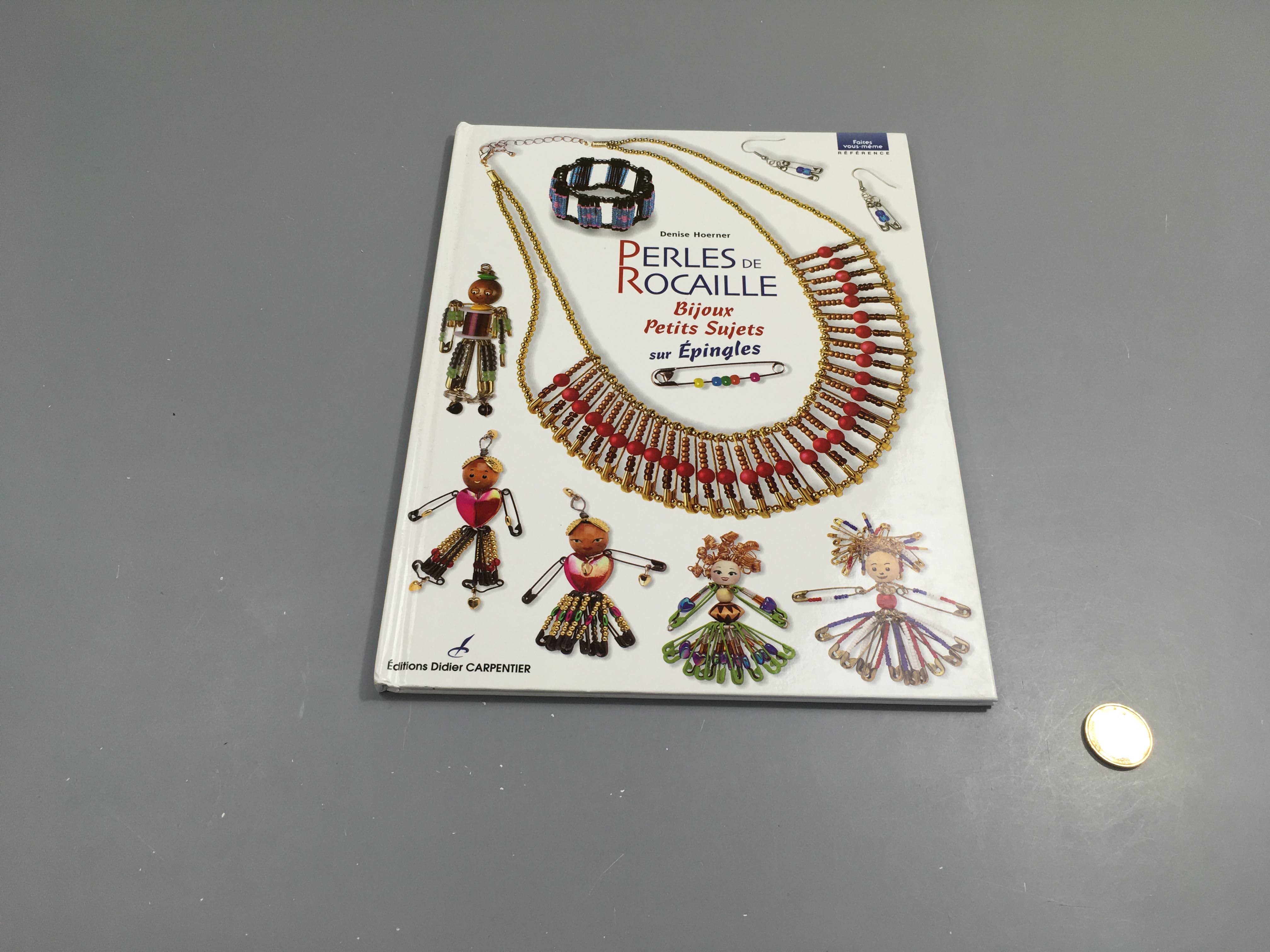 Perles de rocaille, bijoux, petits sujets sur épingles