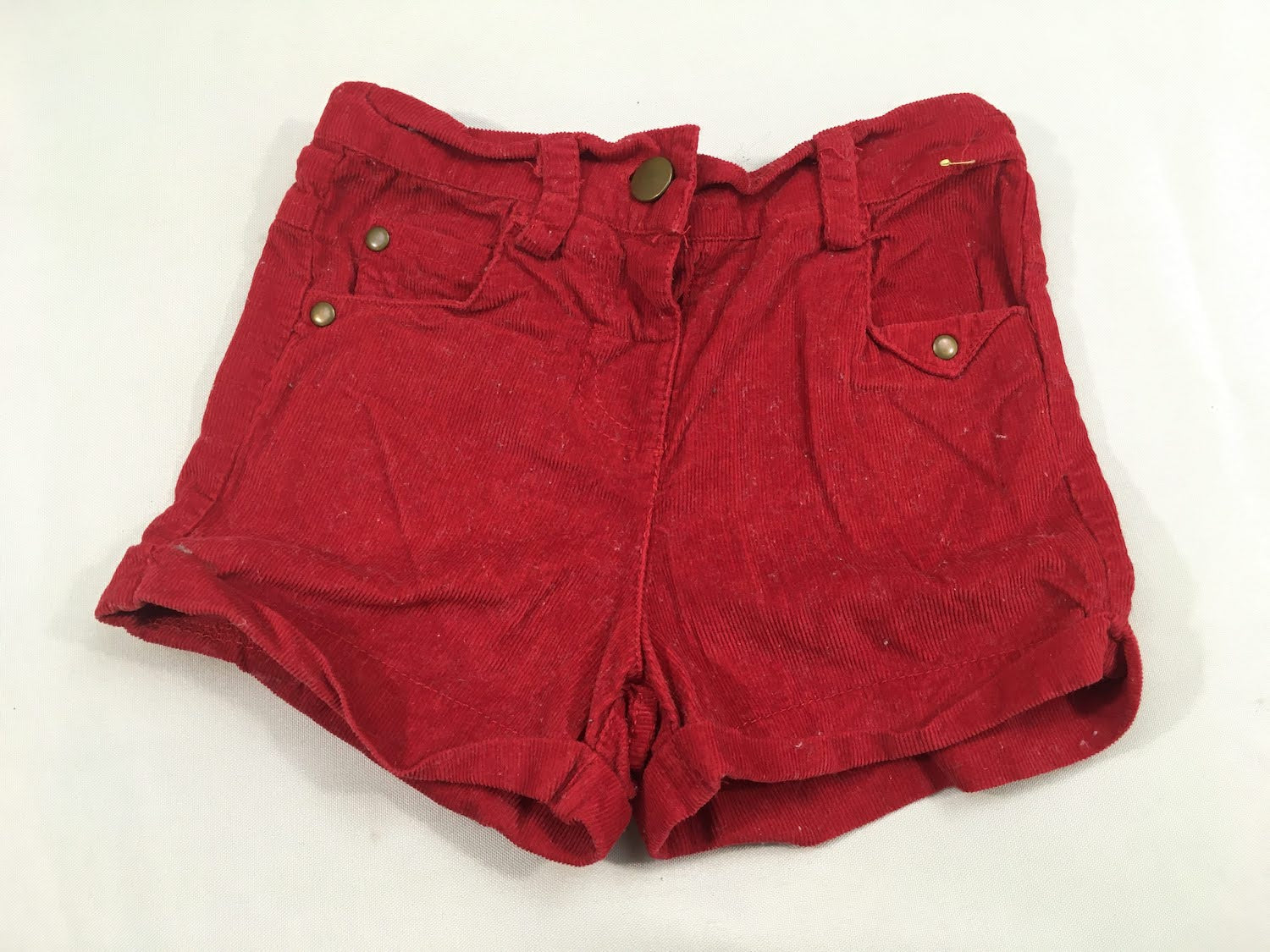 Short velours côtelé rouge à revers