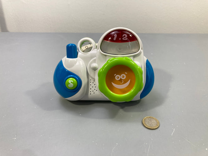 Appareil photo jouet musical blanc bleu vert, moins cher chez Petit Kiwi