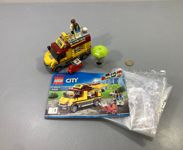 Lego City 60150 camion pizza jaune, scooter, figurines, avec notice Vendu en l'état tel que sur la photo, moins cher chez Petit Kiwi