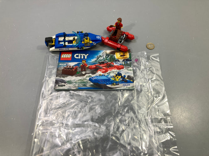 Lego City 60176 police bateau bleu et radeau rouge, figurines, avec notice Vendu en l'état tel que sur la photo, moins cher chez Petit Kiwi