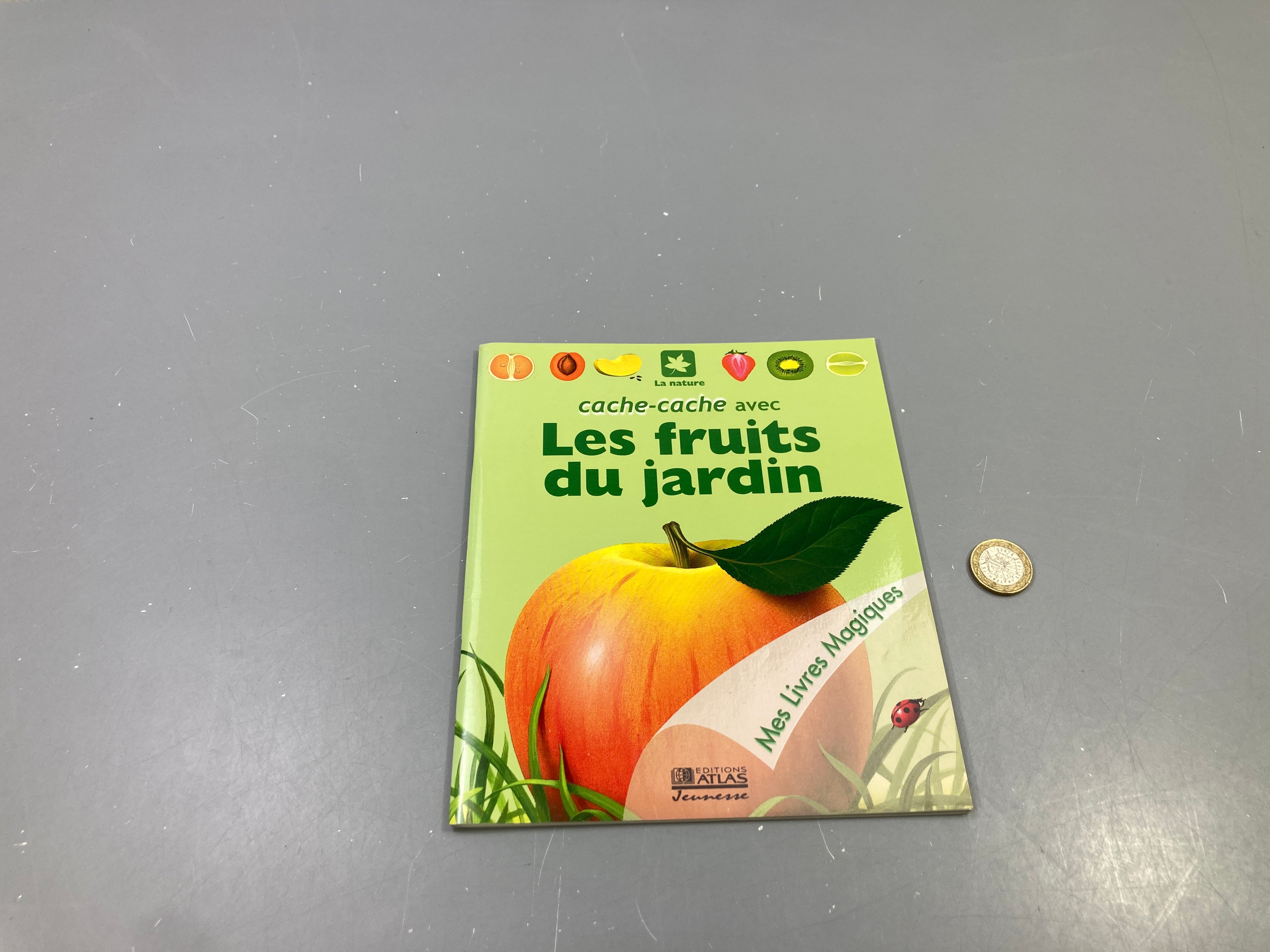 Cache-cache avec Les fruits du jardin, Mes Livres Magiques, Éditions Atlas Jeunesse