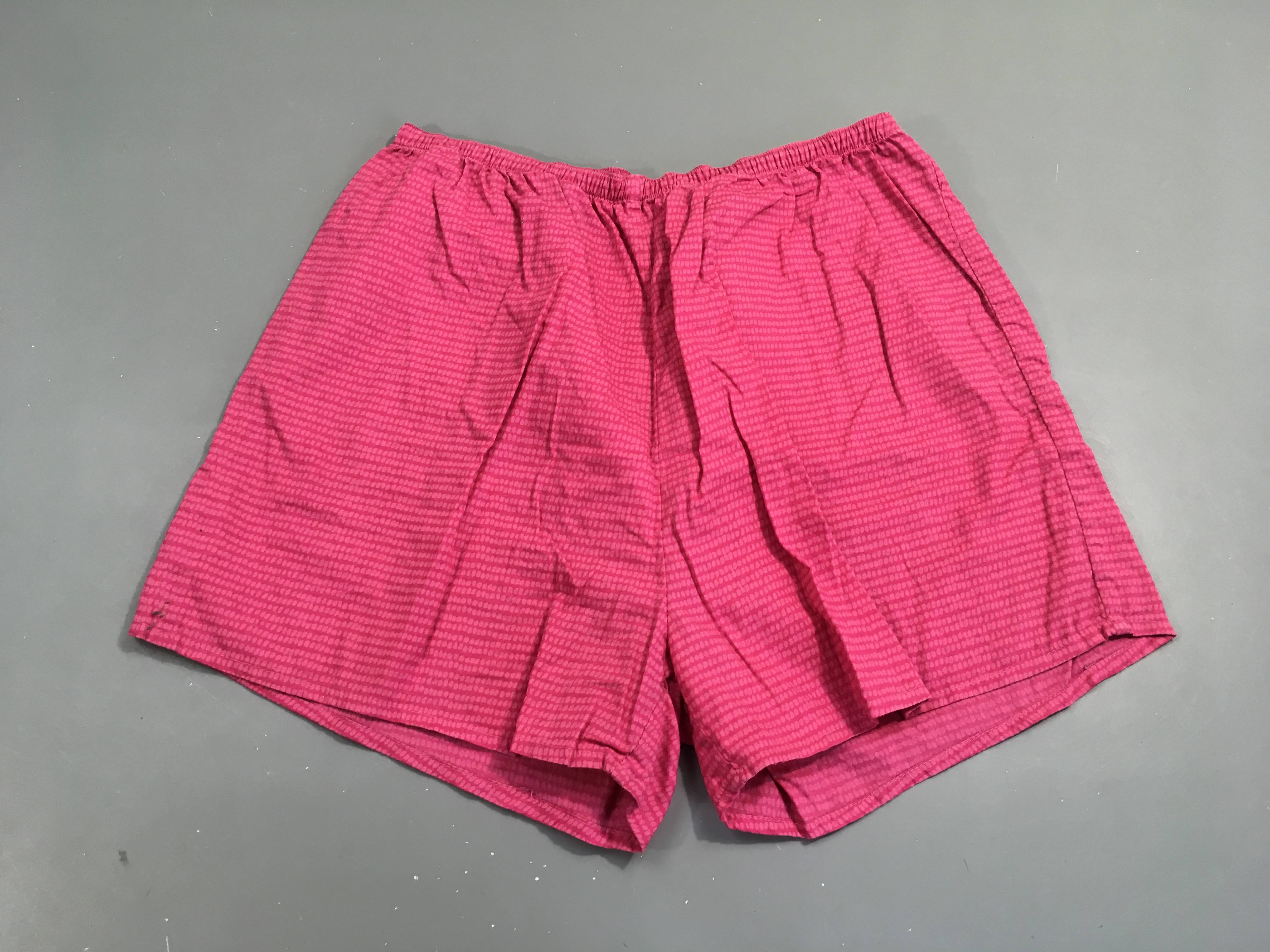 Short rose motifs pois