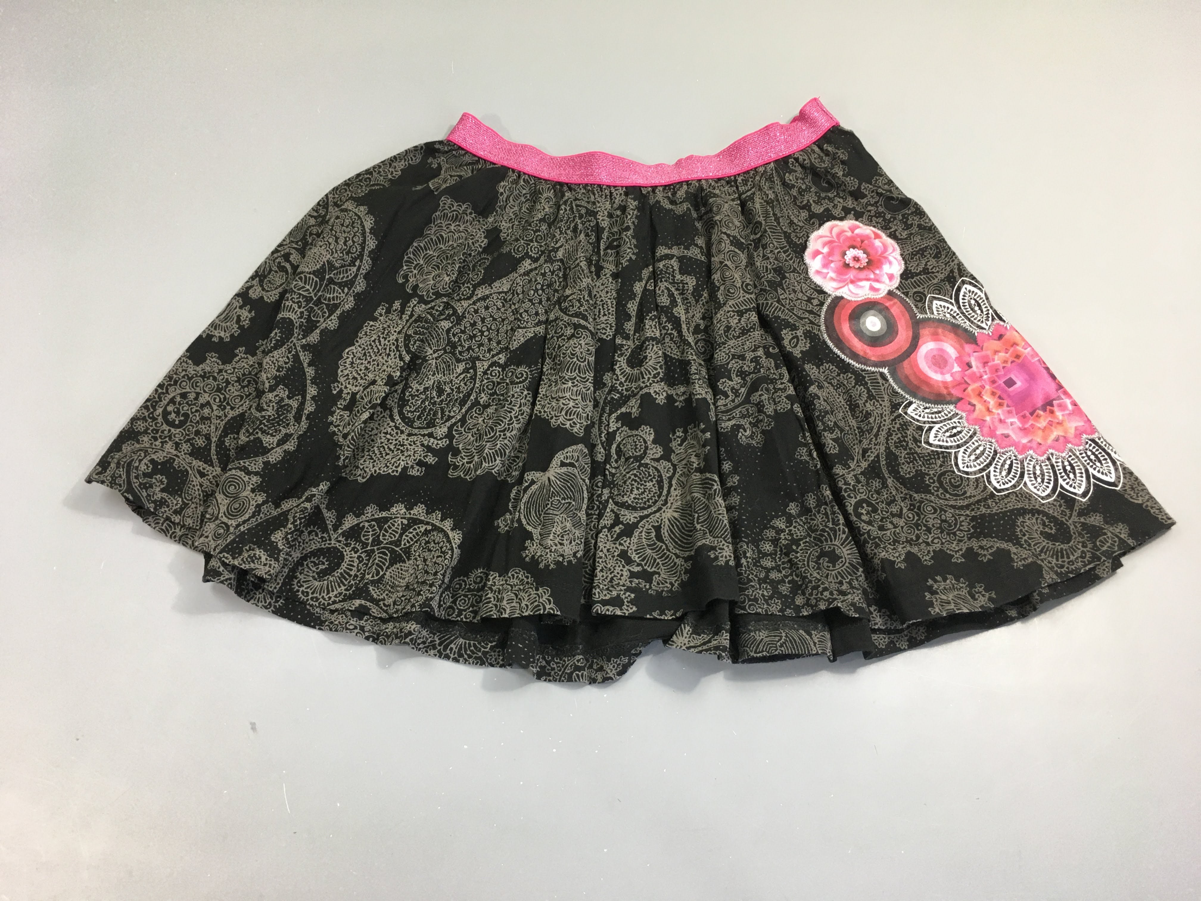 Jupe noire motifs fleurs taille élastique