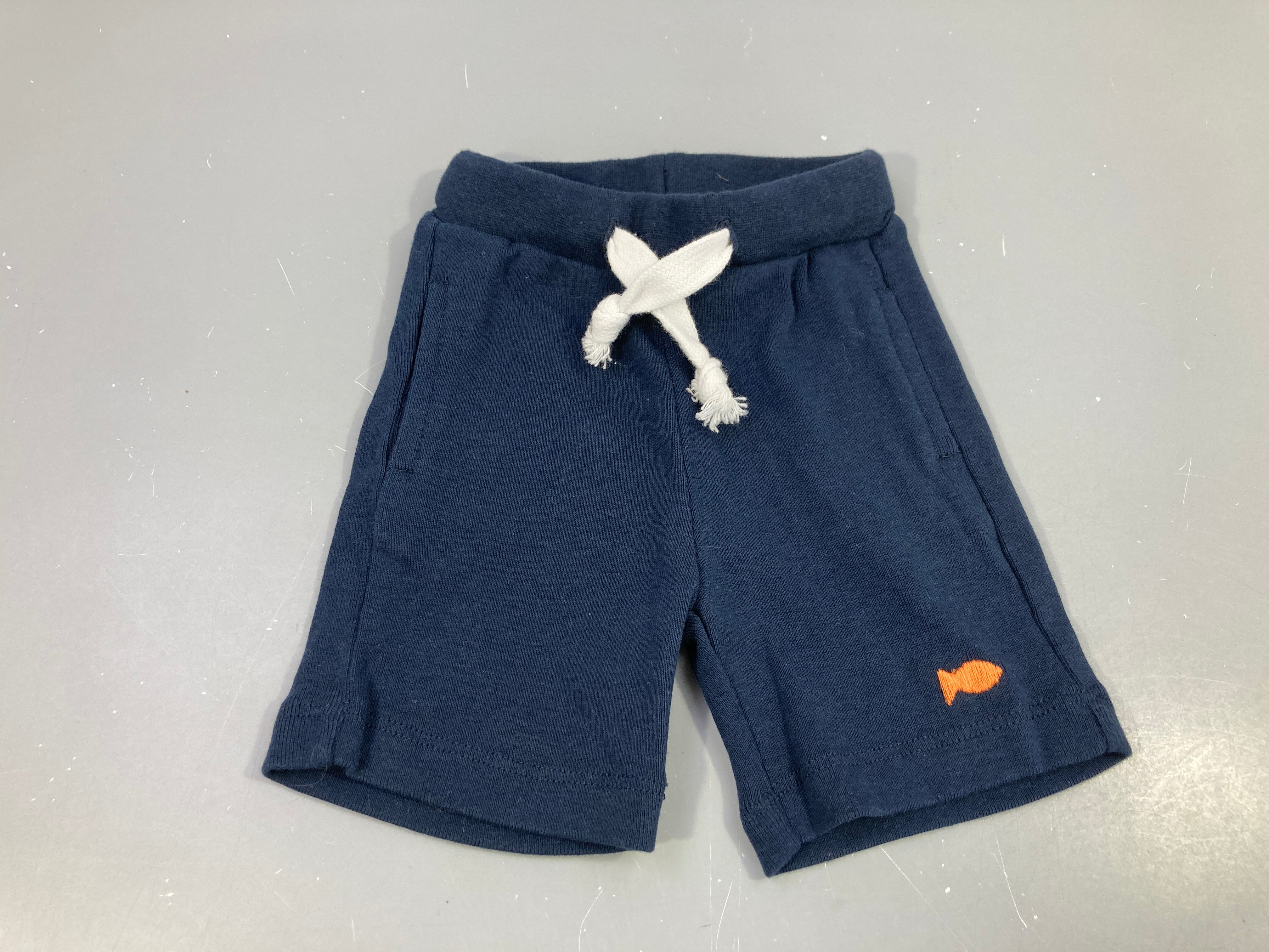 Short molleton bleu foncé poisson