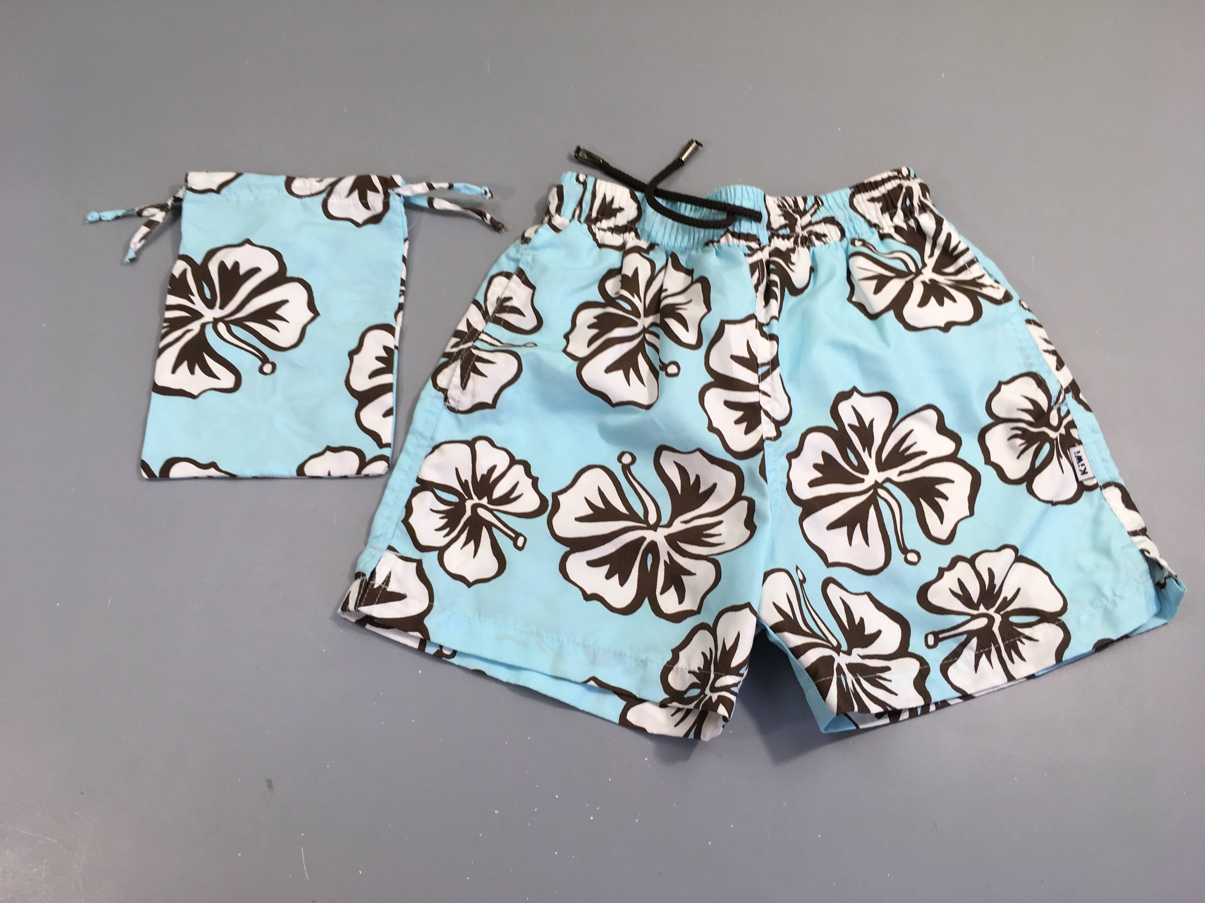 Maillot short bleu fleurs, Kiwi Saint-Tropez + pochette