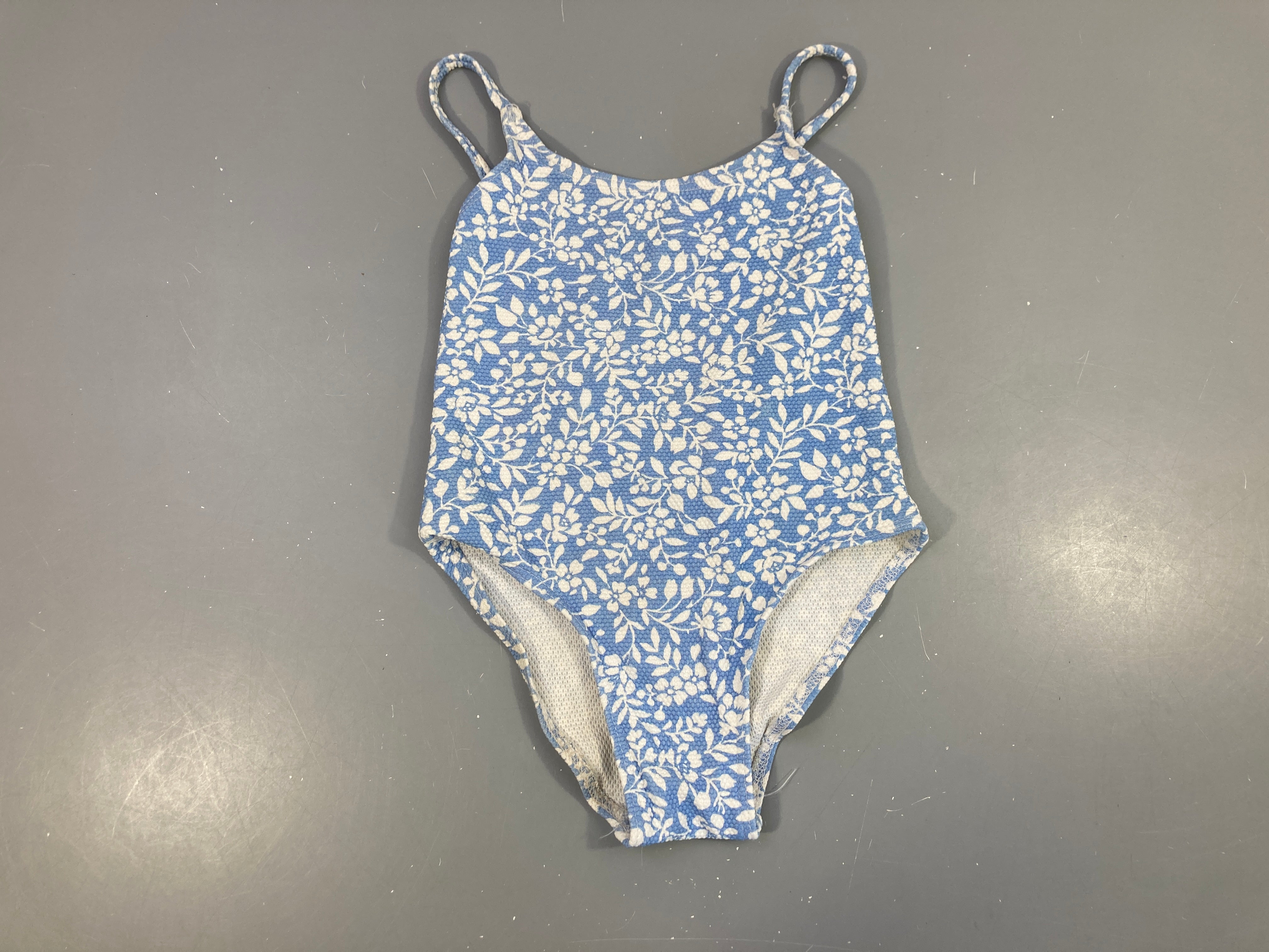 Maillot texturé bleu clair fleures blanches