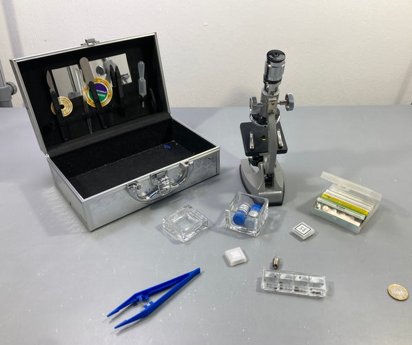 Kit microscope 10x-20x gris, mallette alu, pinces, scalpels, lames, flacons, ampoule à teste, OMT-Discoverayé, moins cher chez Petit Kiwi