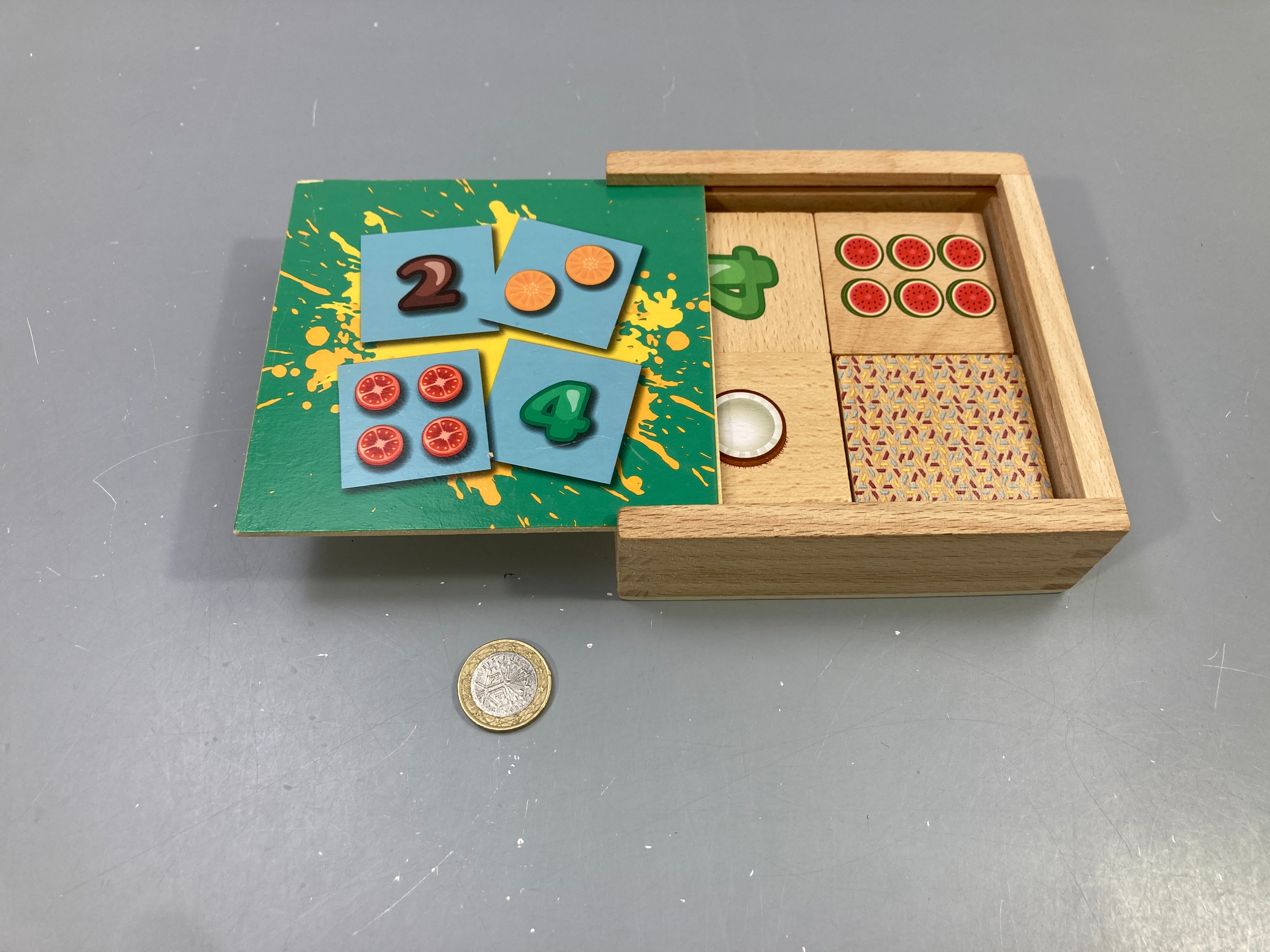 Jeu d'association chiffres et fruits en bois, boîte bois couvercle coulissant vert