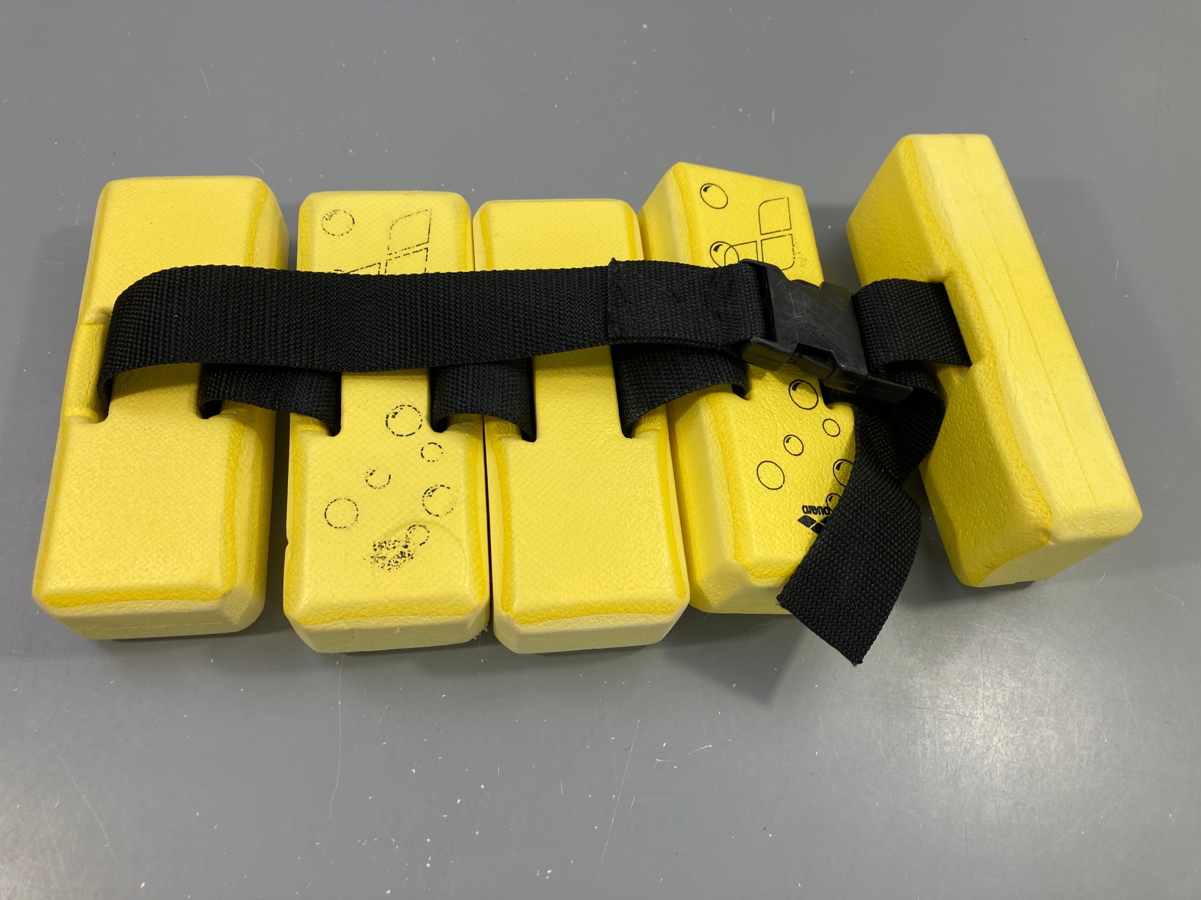 Ceinture de natation ARENA avec pains de mousse jaunes
