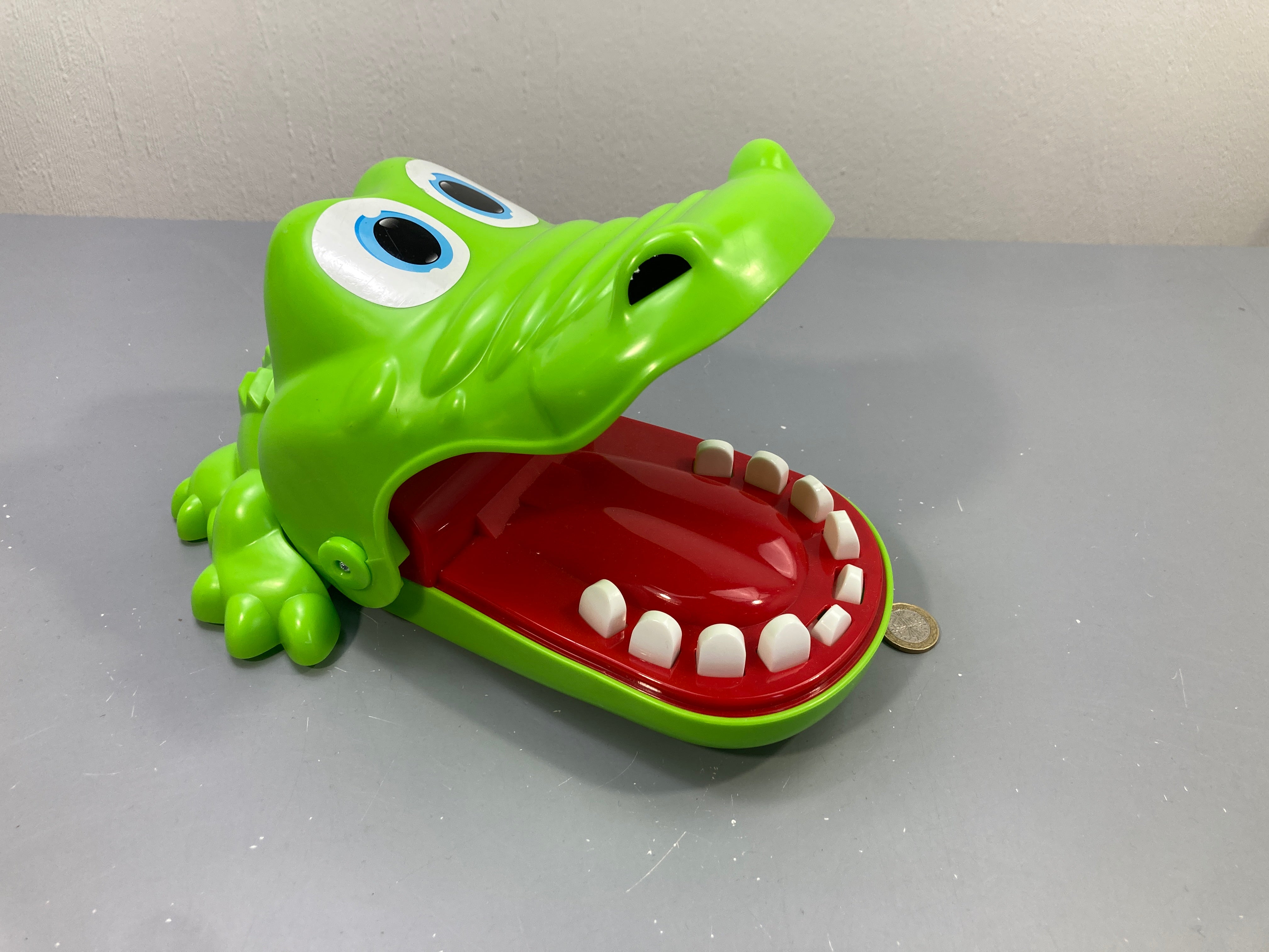 Croc' dentiste vert, Hasbo