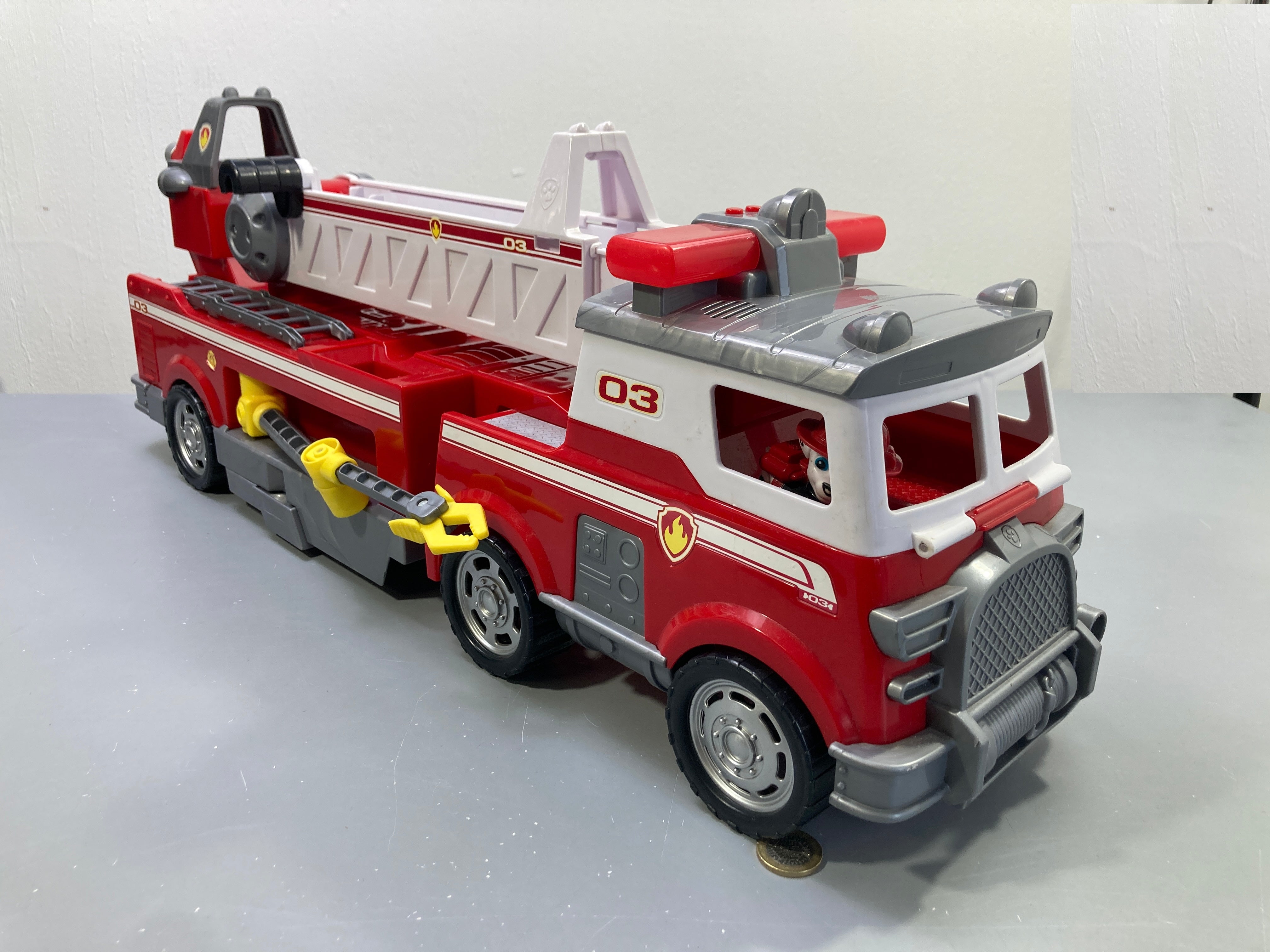 Camion de pompiers Ultimate Rescue de Marcus Manque une lance bleue, avec un seul personnage En l'état comme sur la photo
