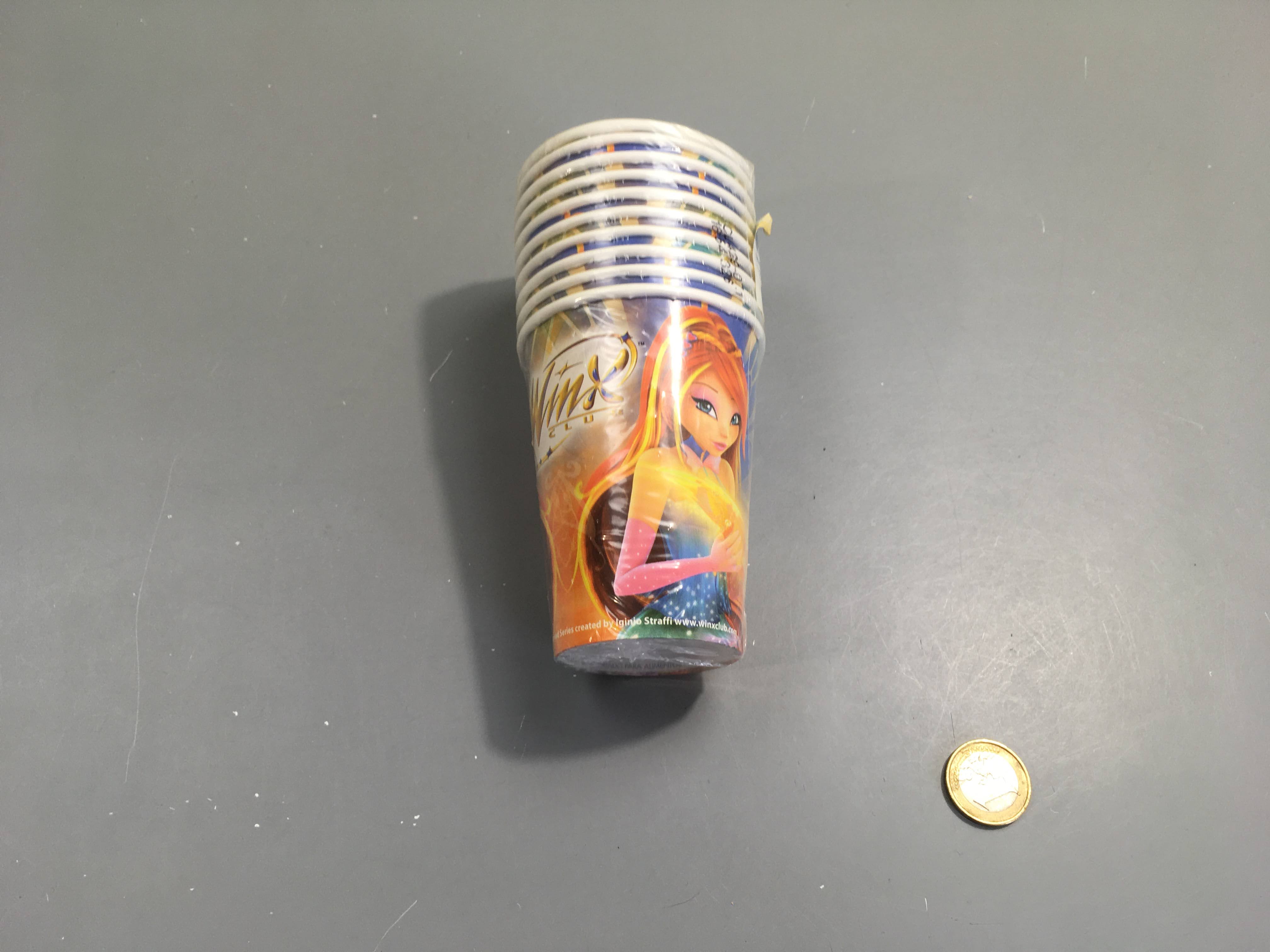 Neuf-10 gobelets carton Winx