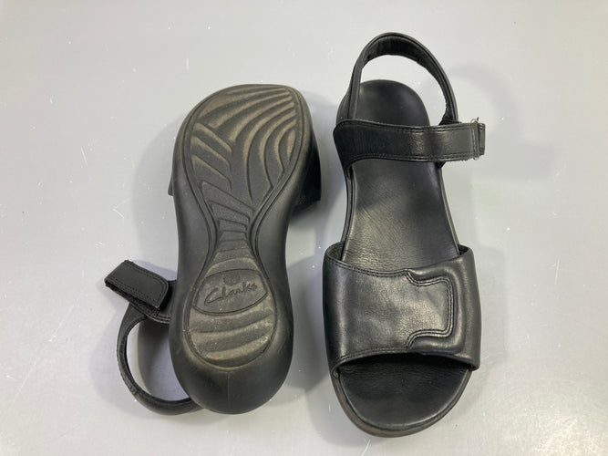 Sandales noires Clarks Taille estimée, moins cher chez Petit Kiwi