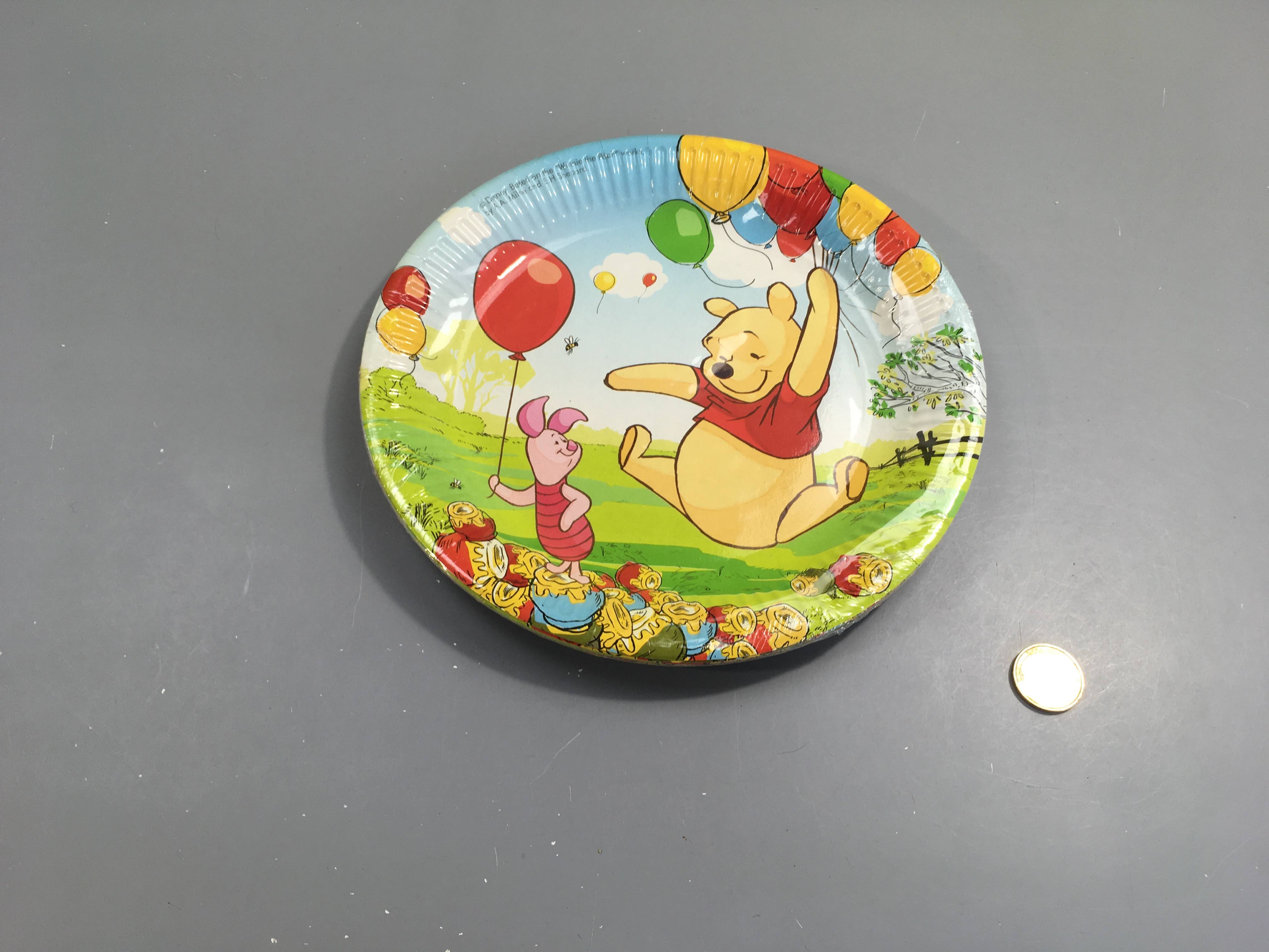 Neuf-10 Assiettes carton Winnie