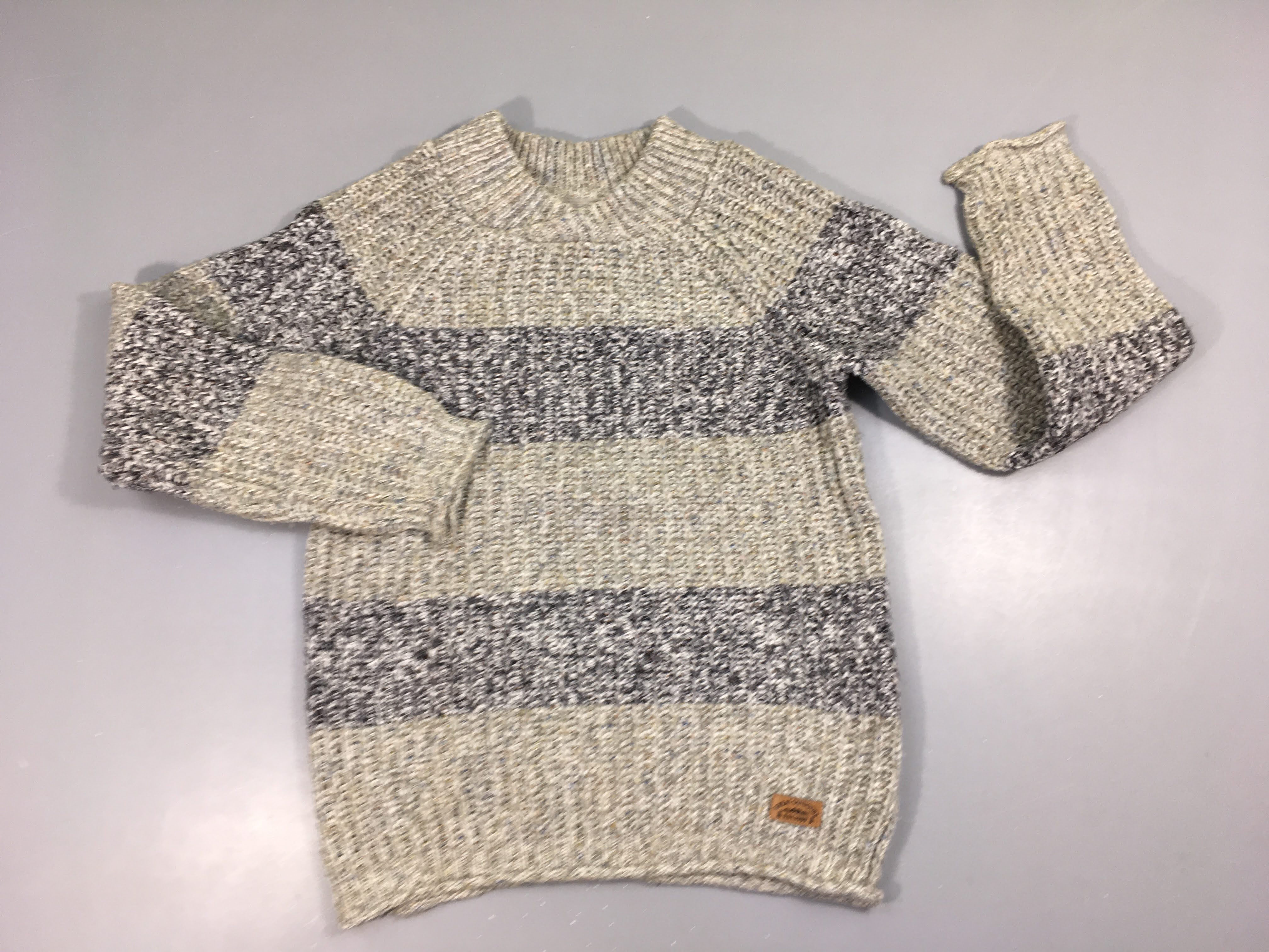 Pull mailles gris/bleu foncé rayé chiné