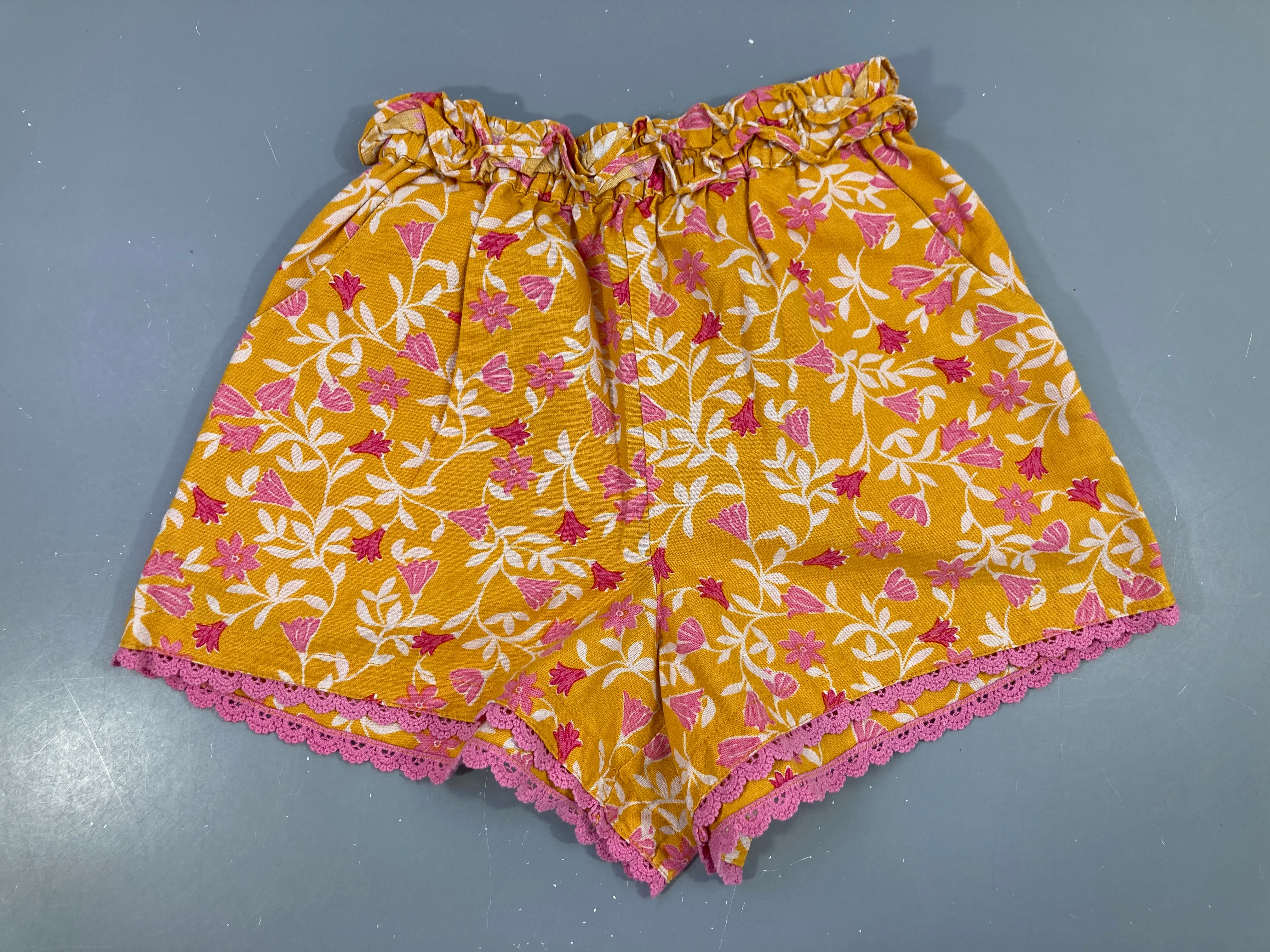 Short coton orange fleurs rose