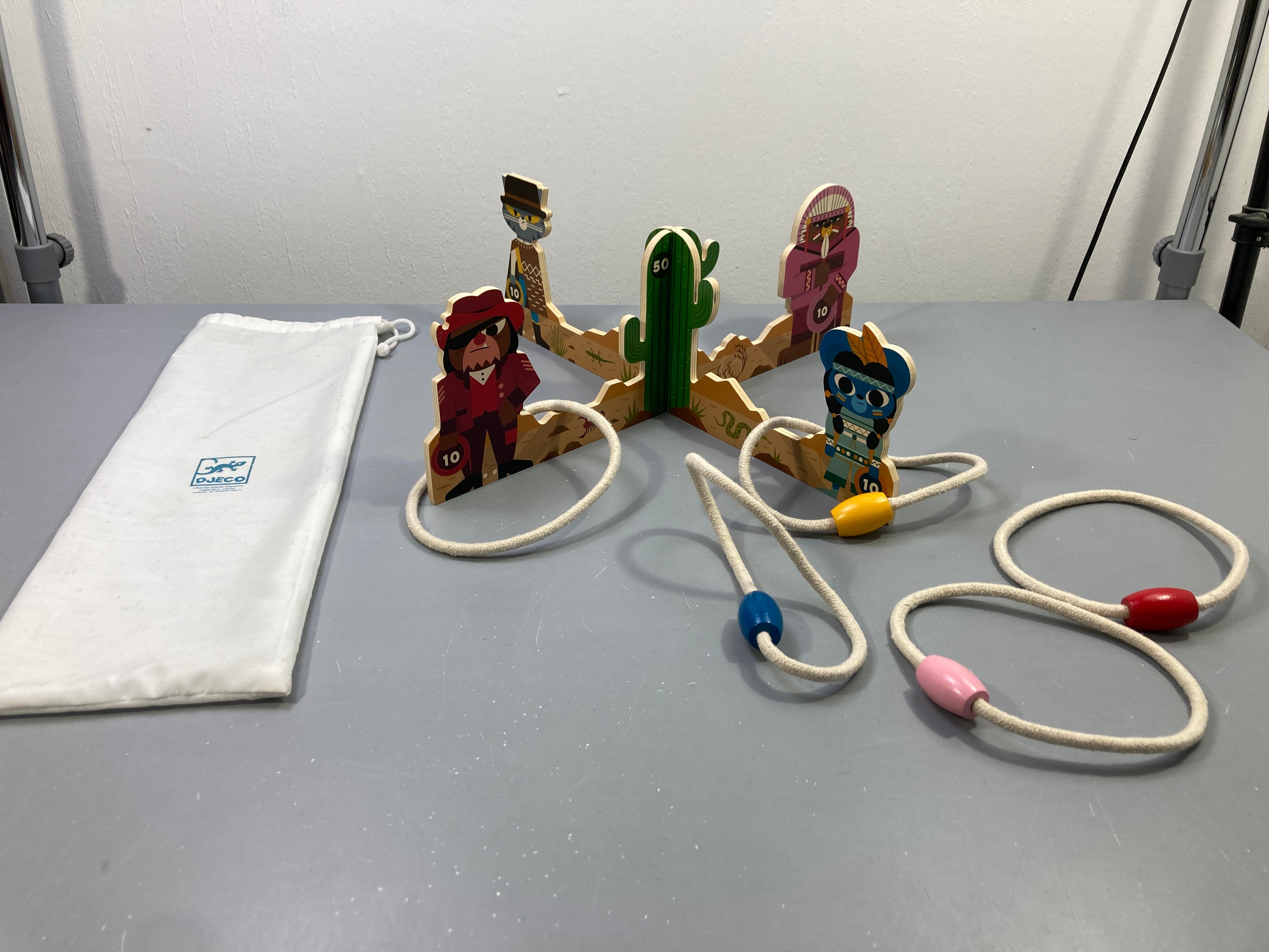 Jeu de lancer d'anneaux en bois Far West, cactus et 4 personnages, 5 anneaux en corde, sac de rangement