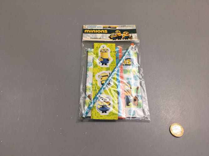 Crayon Minion plus qques activités, moins cher chez Petit Kiwi