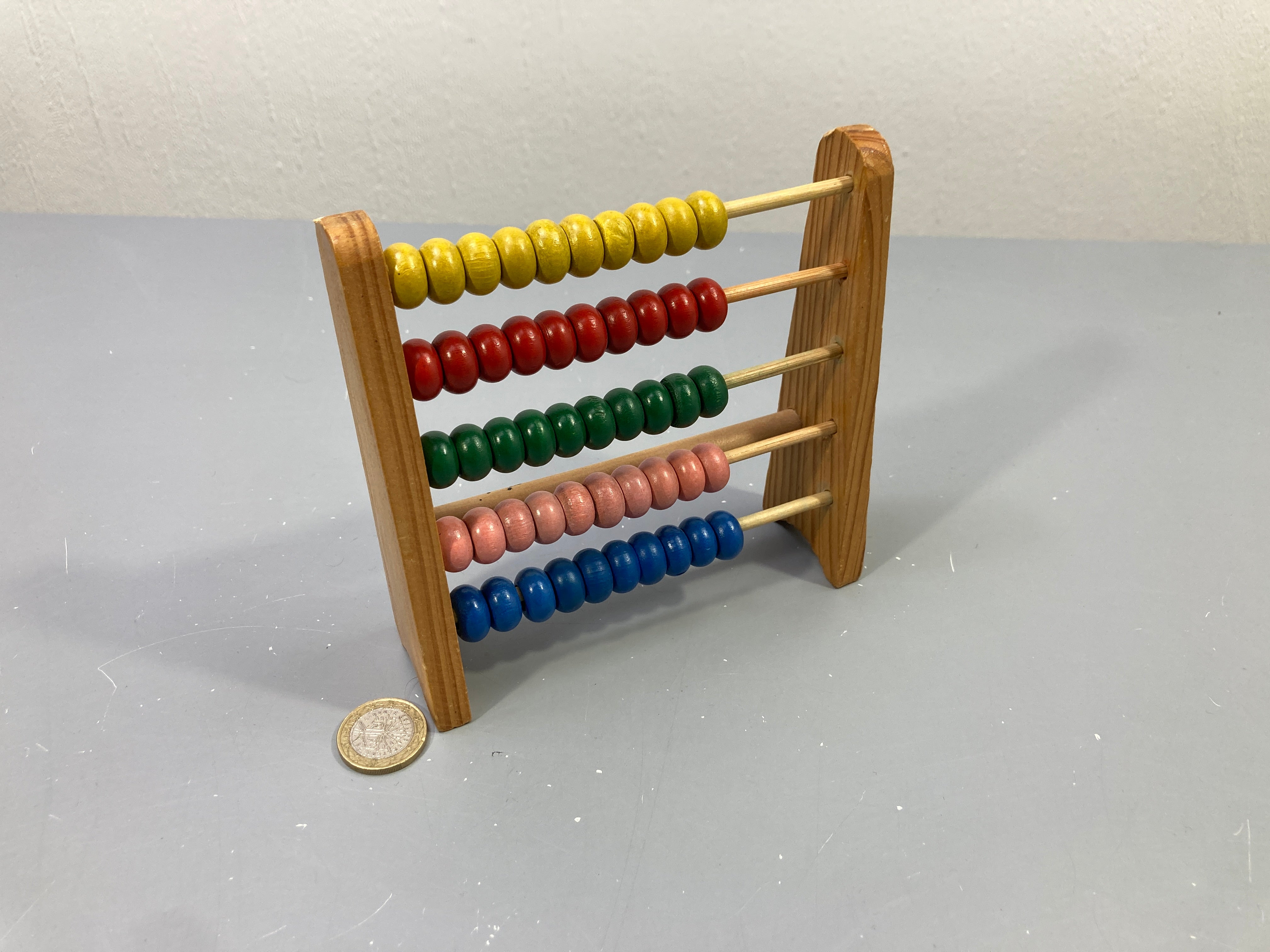 Mini boulier en bois, 5 rangées de perles jaunes, rouges, vertes, roses et bleues