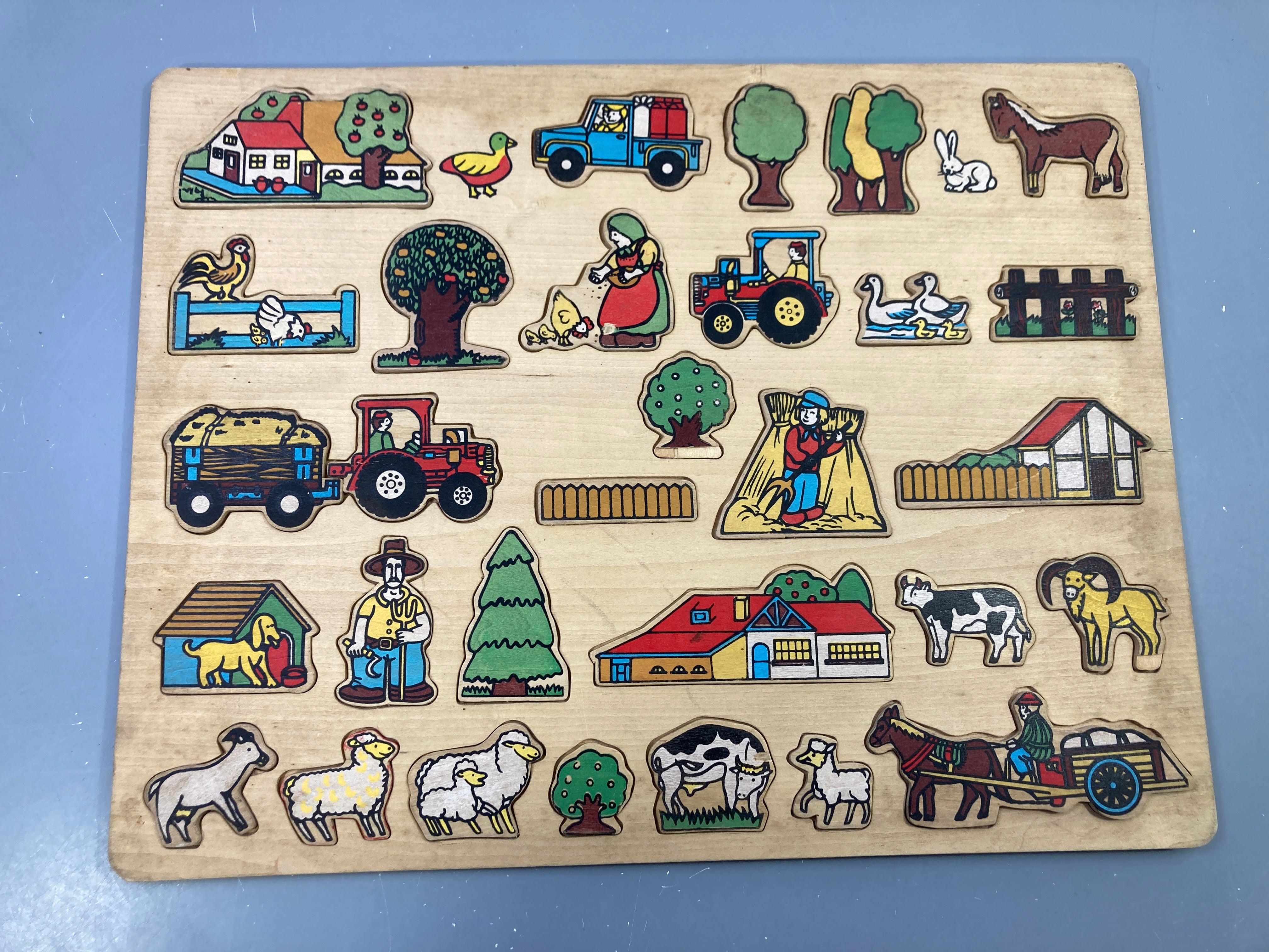 Puzzle à encastrer en bois la ferme, animaux, tracteurs et personnages