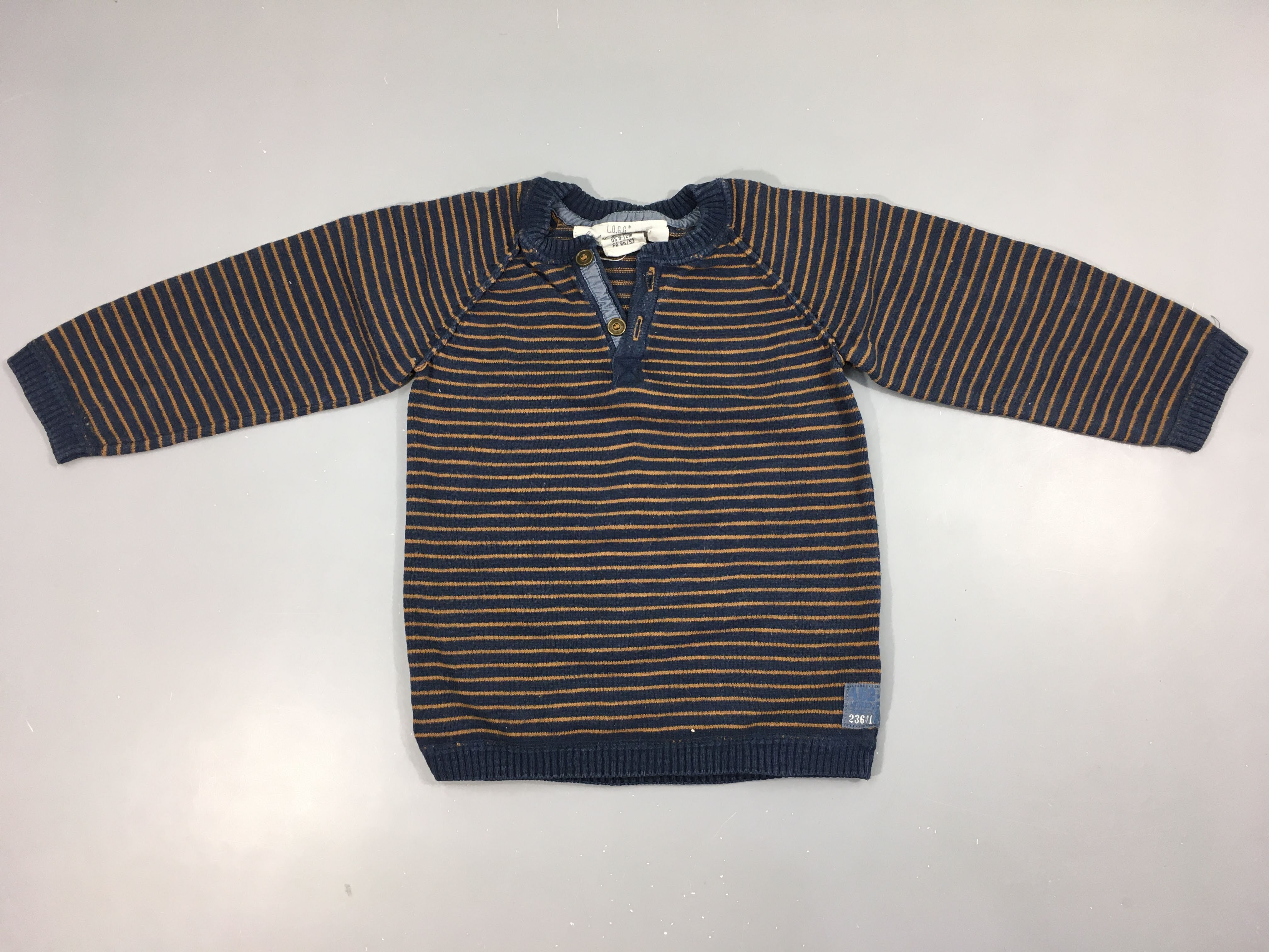 Pull col V blanc rayé brun Légèrement bouloché