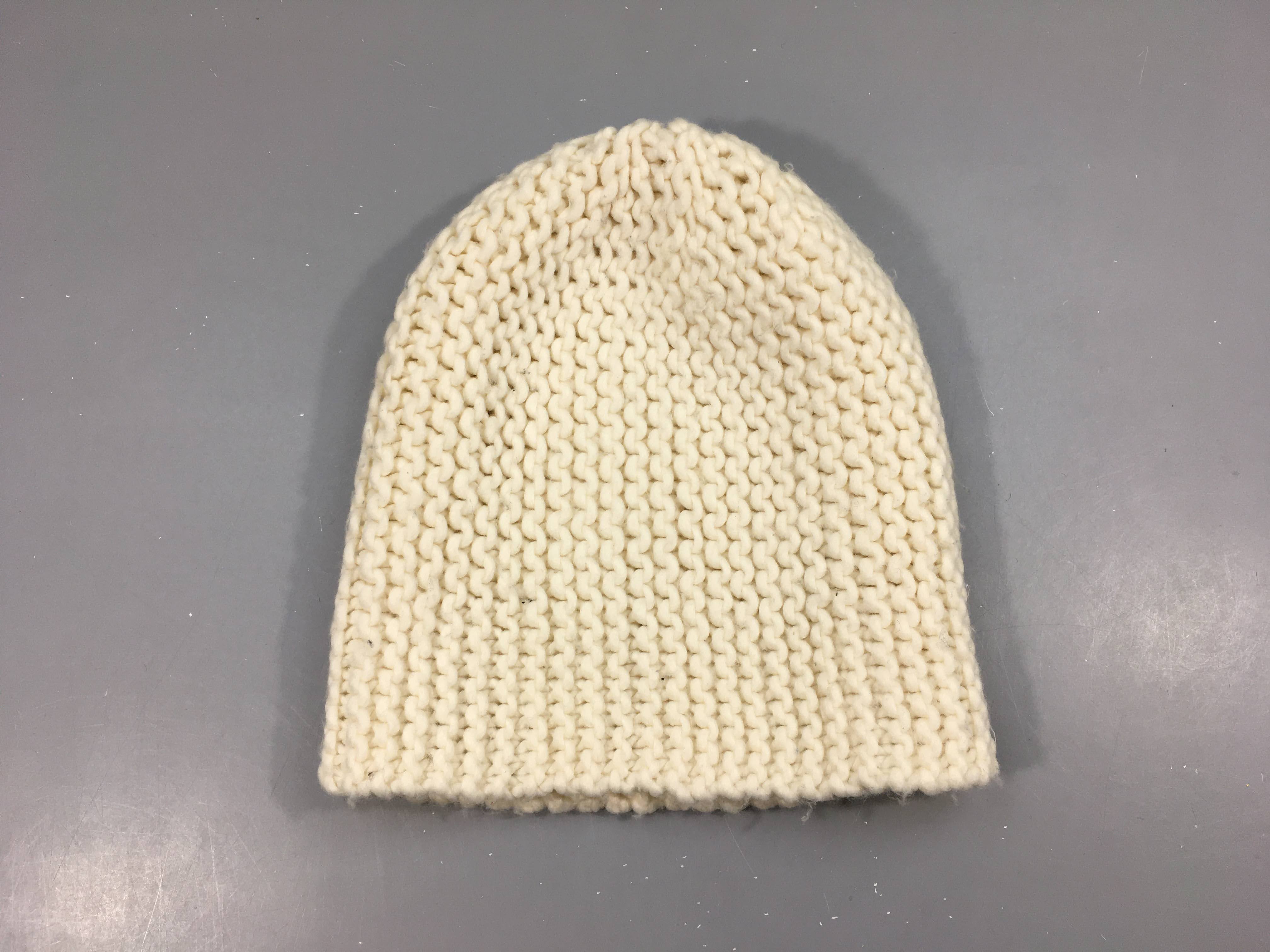 Bonnet mailles blanches