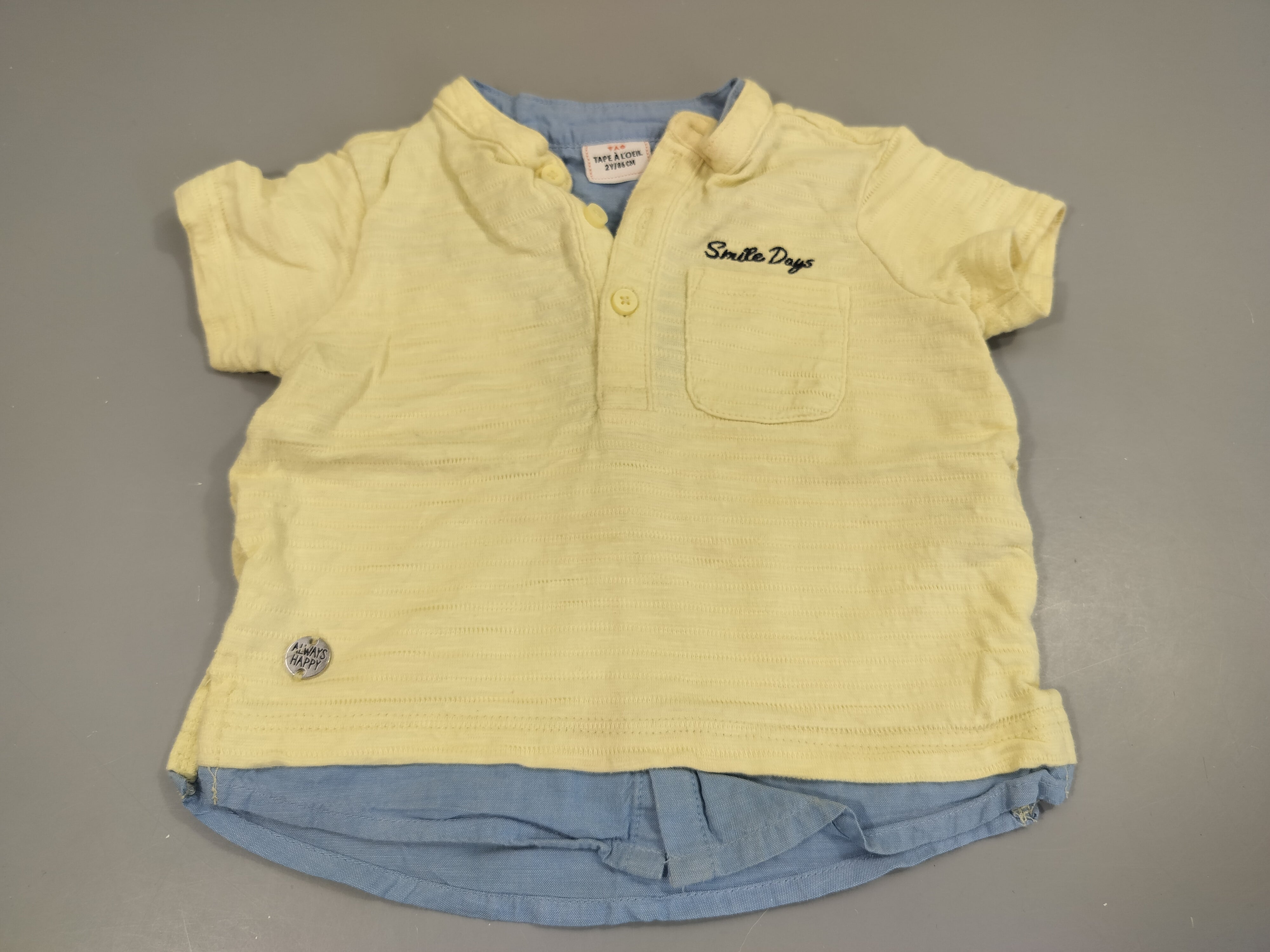 T-shirt m.c jaune et bleu texturé, effet supperposé