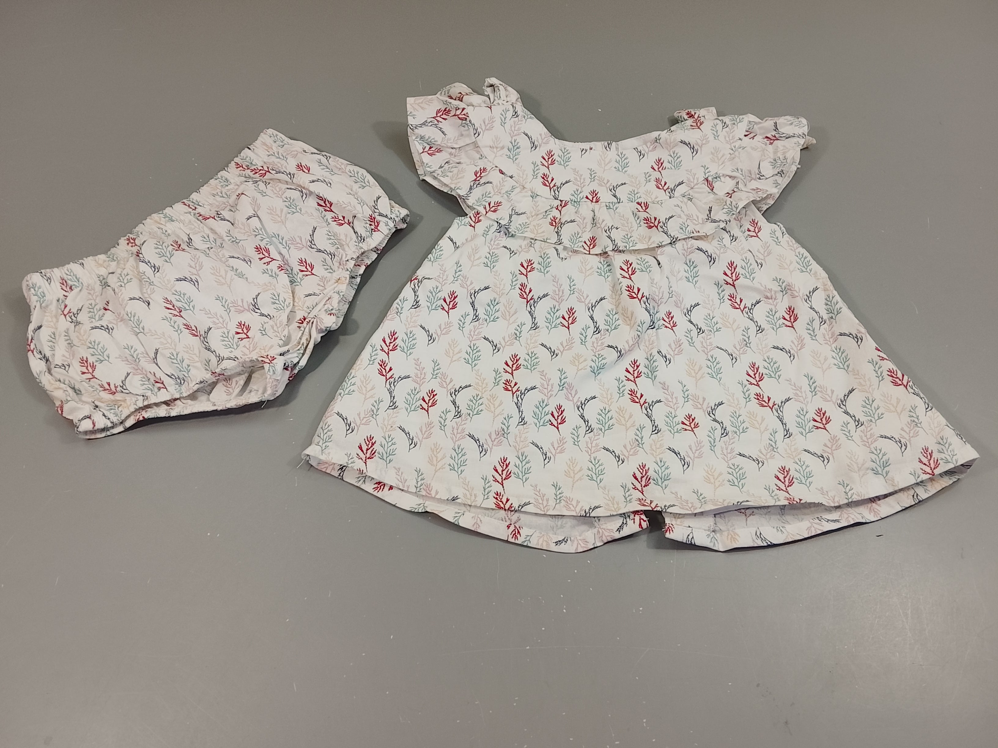 Ensemble Babidu Robe m.c motifs feuilles colorées+ bloomer assorti