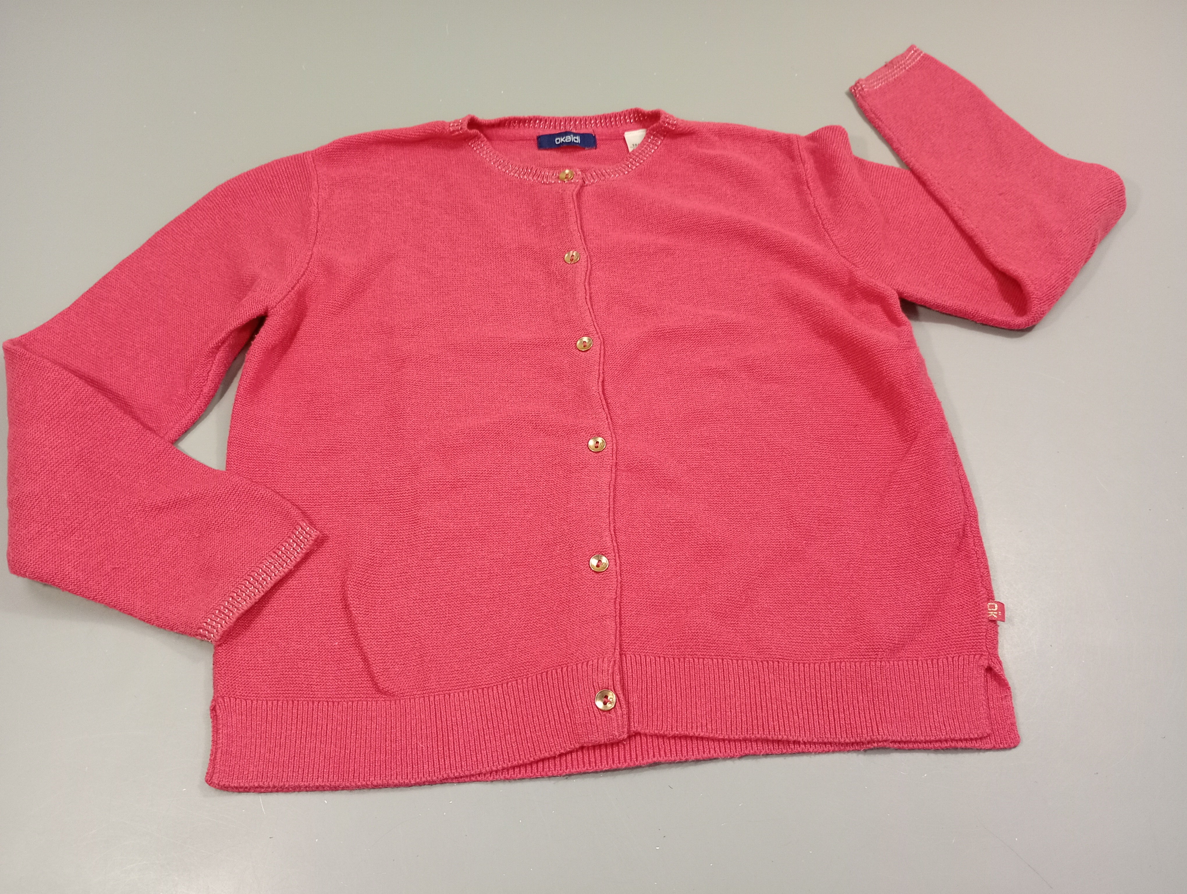 Gilet  rose , fils argentés au  col