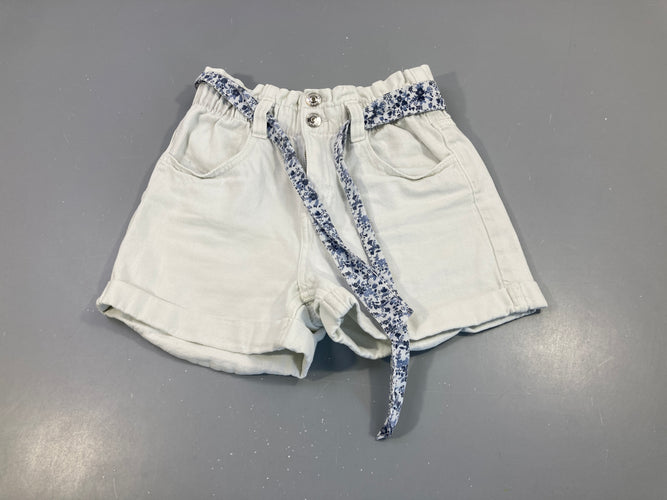 Short toile blanc ceinture fleurie, moins cher chez Petit Kiwi