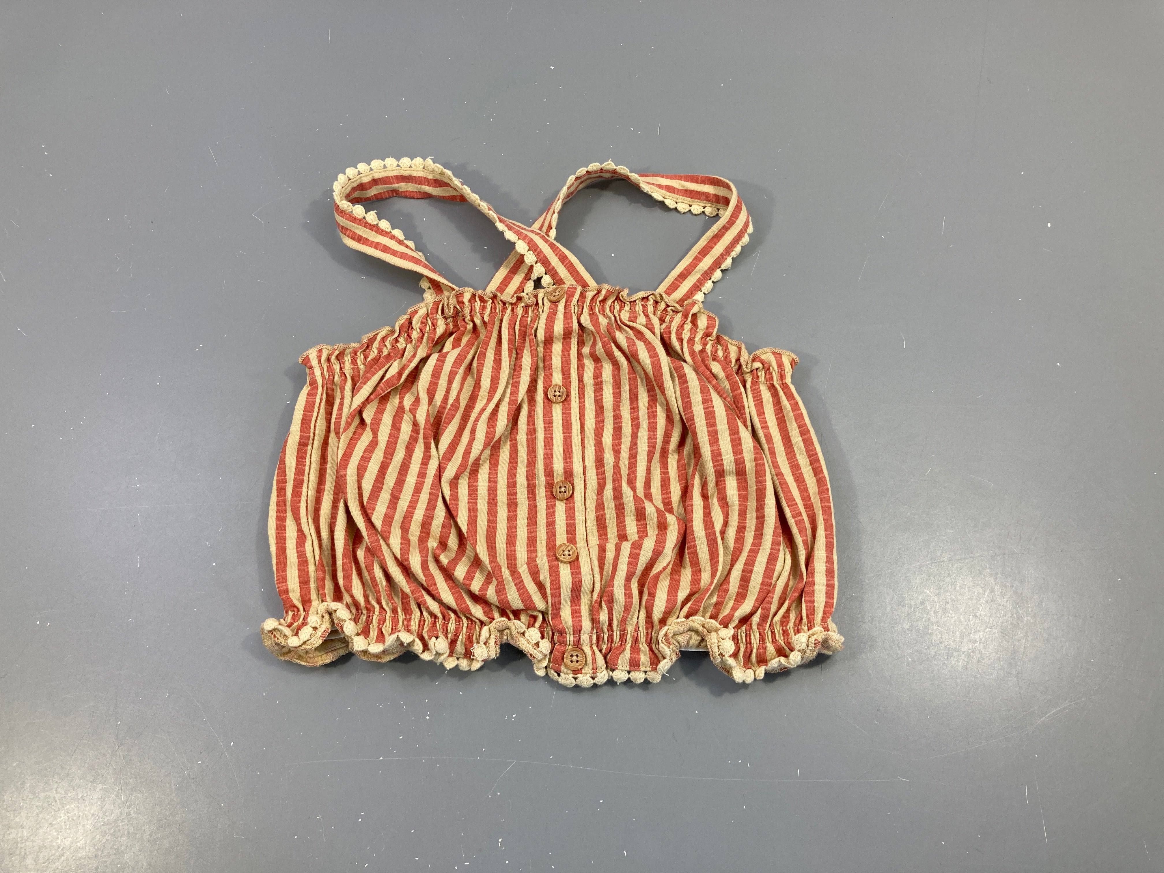 Top jersey beige rayé rouge flammé