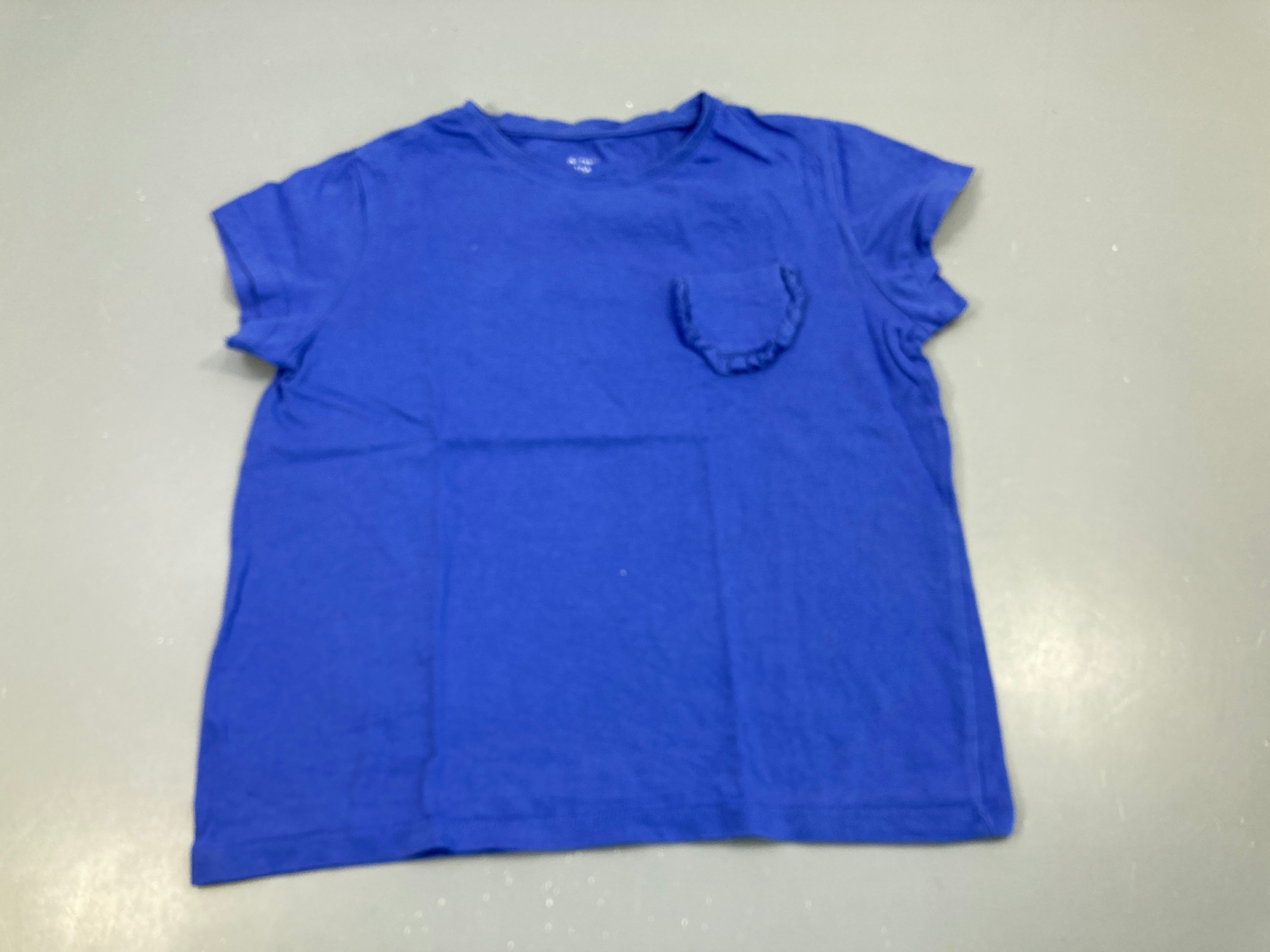 T-shirt m.c bleu poche, un peu bouloché