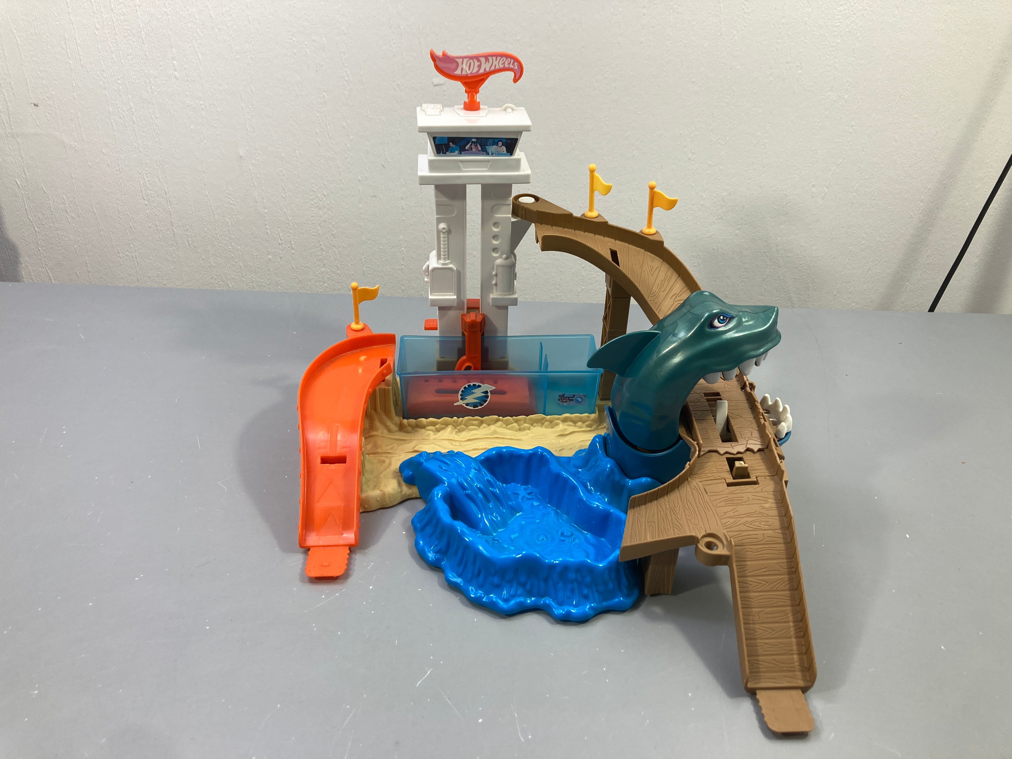 Hot Wheels Piste Requin Attaque (vendu sans voiture)