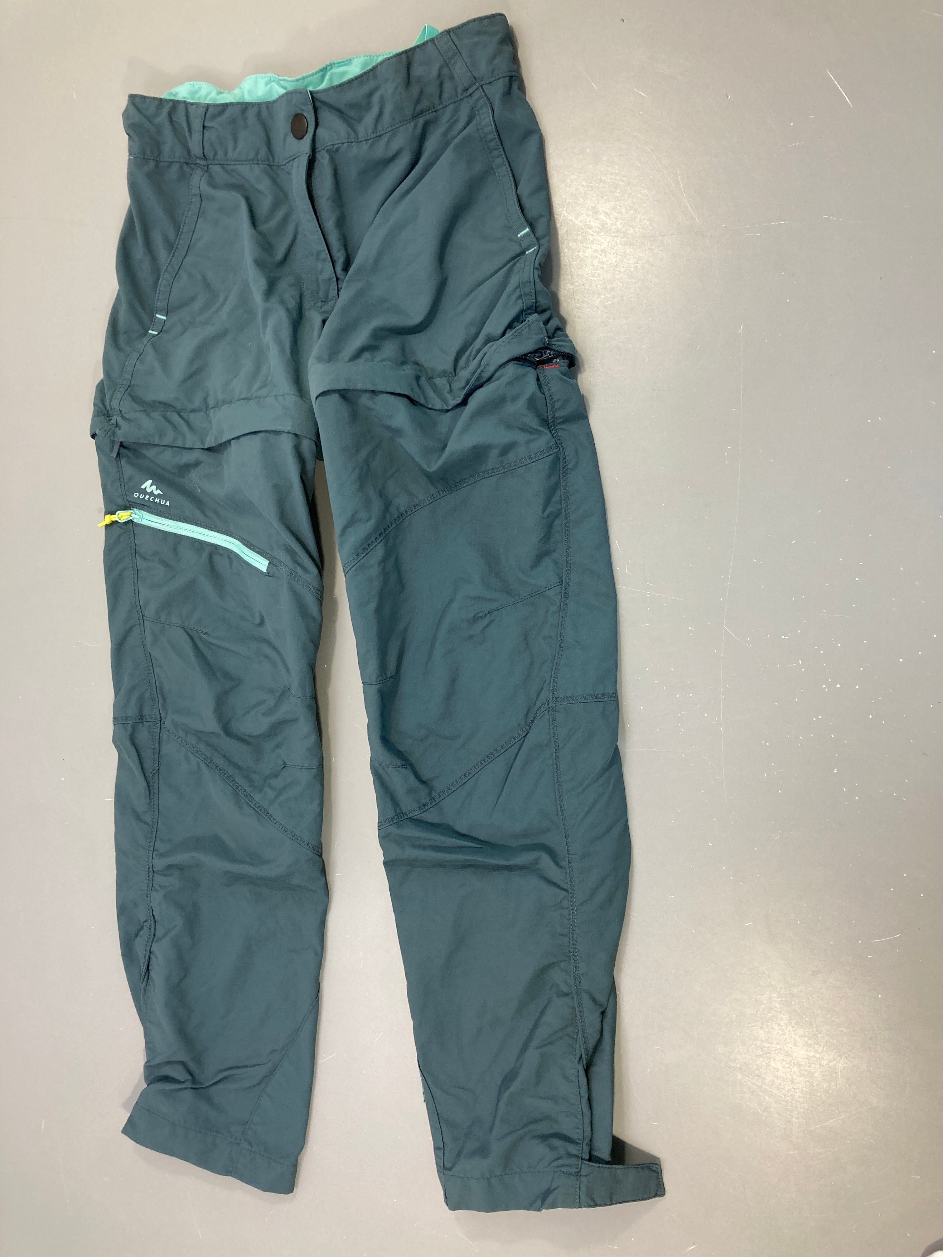 Pantalon bleu de randonnée, modulable en short