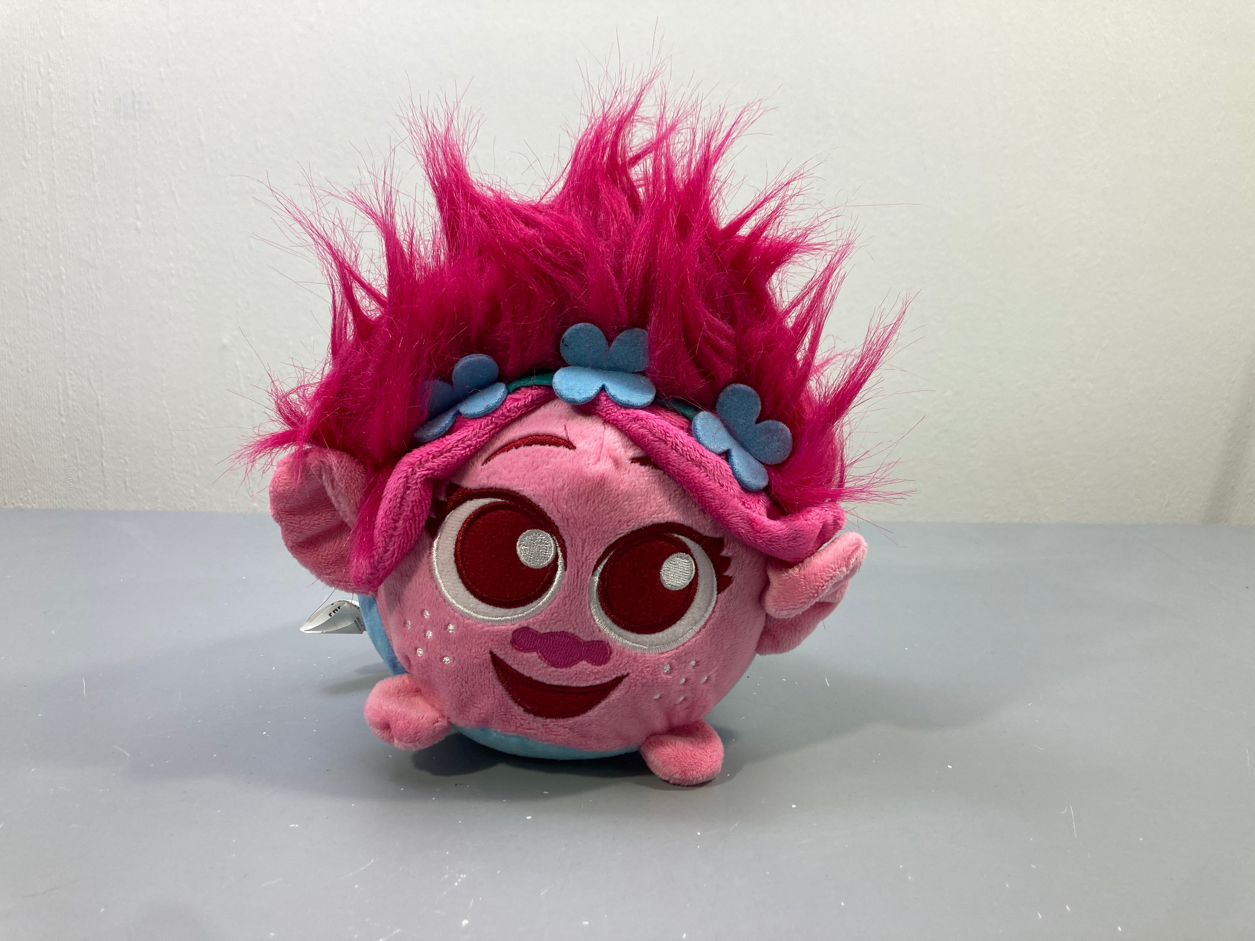 Peluche Trolls Poppy rose, cheveux fuchsia