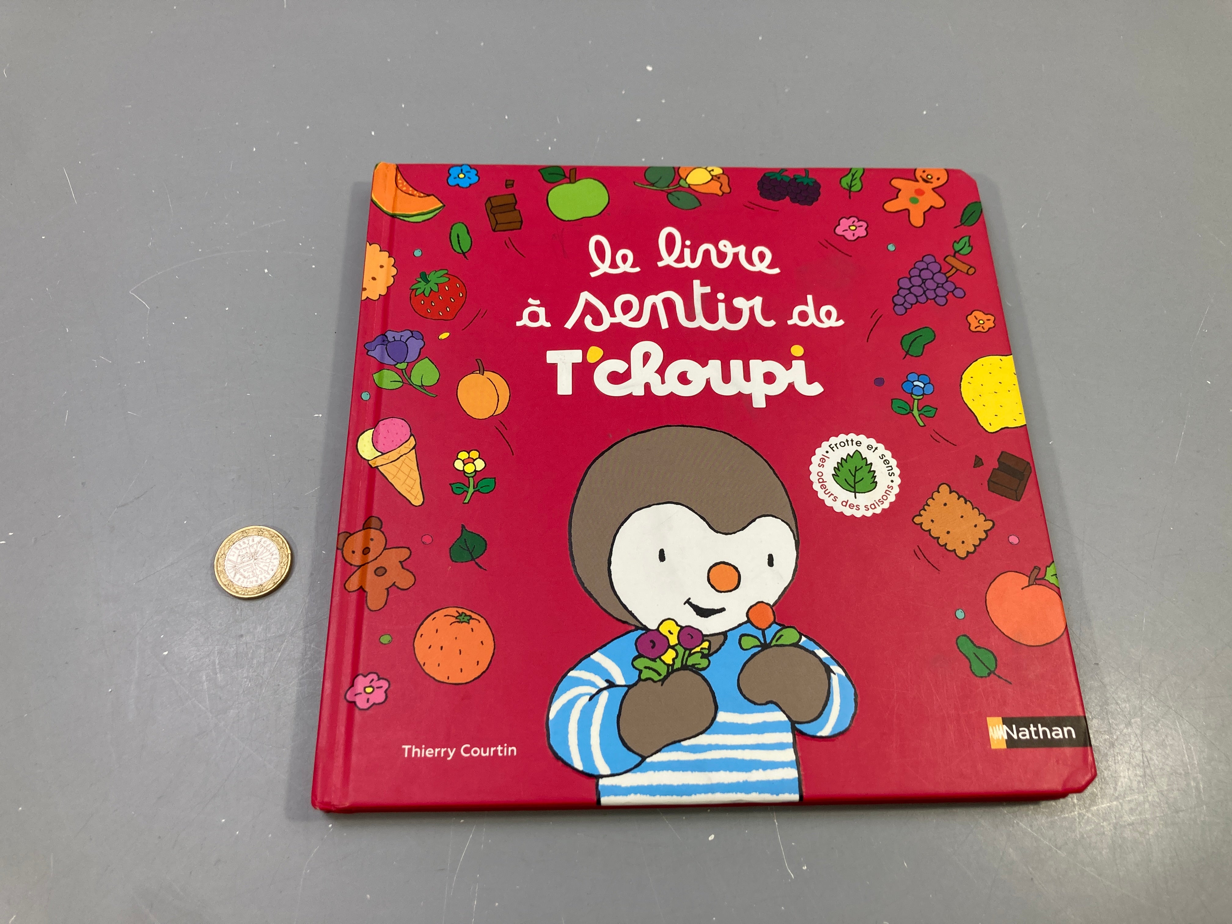 Livre Le livre à sentir de T'choupi, Thierrayé Courtin