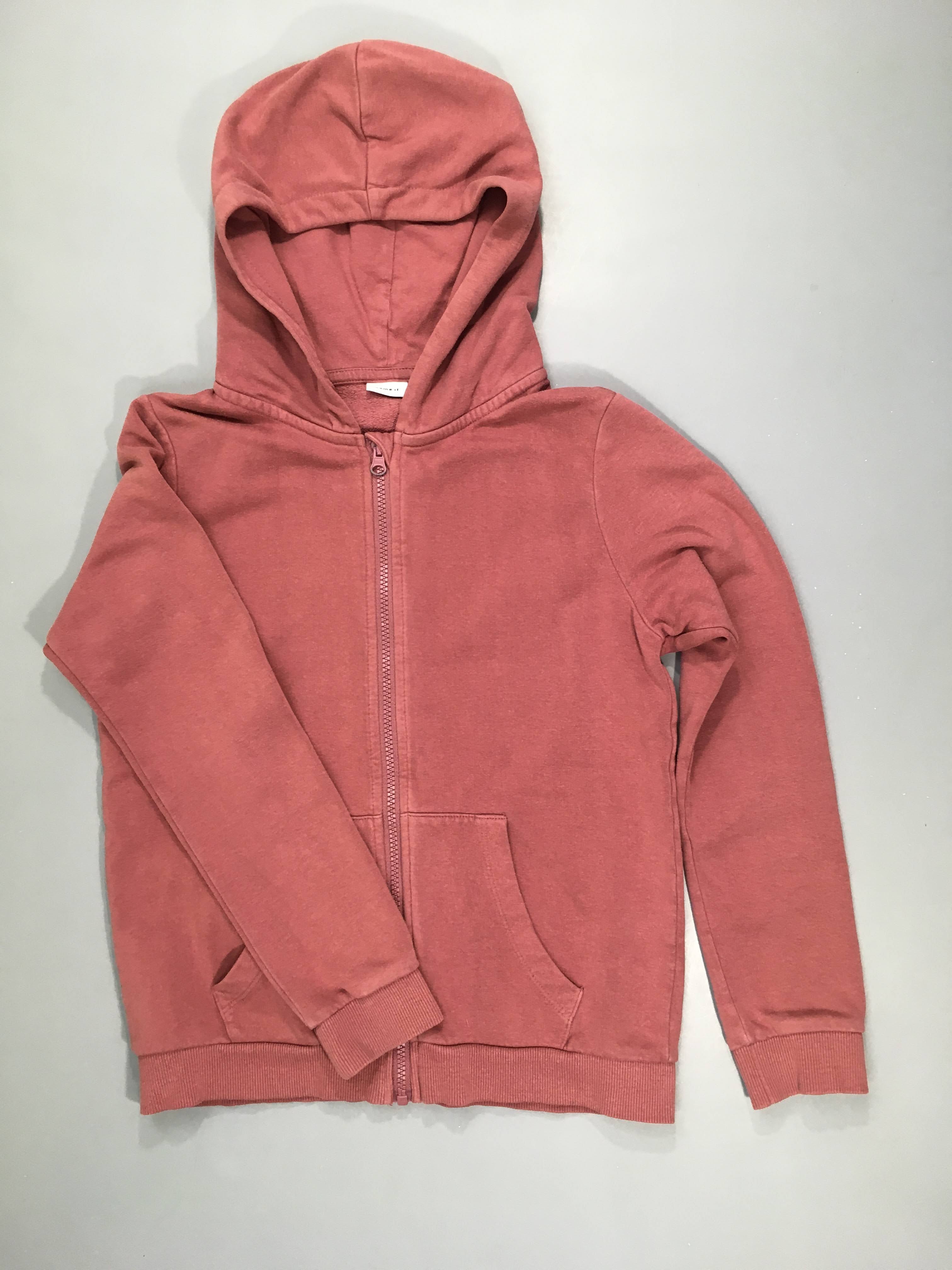 Sweat zippé à capuche rose, légèrement bouloché