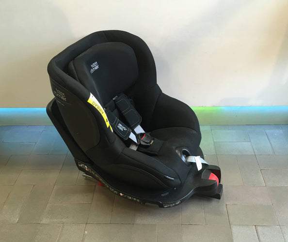 Siège auto dual Fix M I-size BR Cos.mos Black ZS, SICT inside Romer Britax. De 3 mois - 4 ans , 61 - 105 cm, jusqu'à 18kg - dos et face à la route, moins cher chez Petit Kiwi