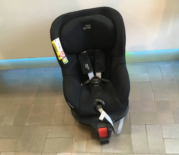 Siège auto dual Fix M I-size BR Cos.mos Black ZS, SICT inside Romer Britax. De 3 mois - 4 ans , 61 - 105 cm, jusqu'à 18kg - dos et face à la route, moins cher chez Petit Kiwi