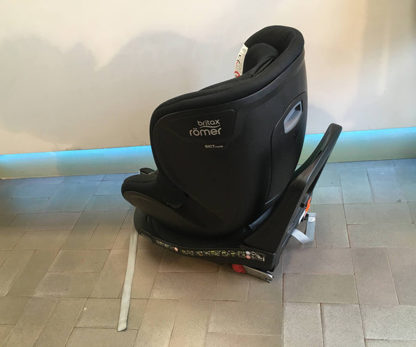 Siège auto dual Fix M I-size BR Cos.mos Black ZS, SICT inside Romer Britax. De 3 mois - 4 ans , 61 - 105 cm, jusqu'à 18kg - dos et face à la route, moins cher chez Petit Kiwi