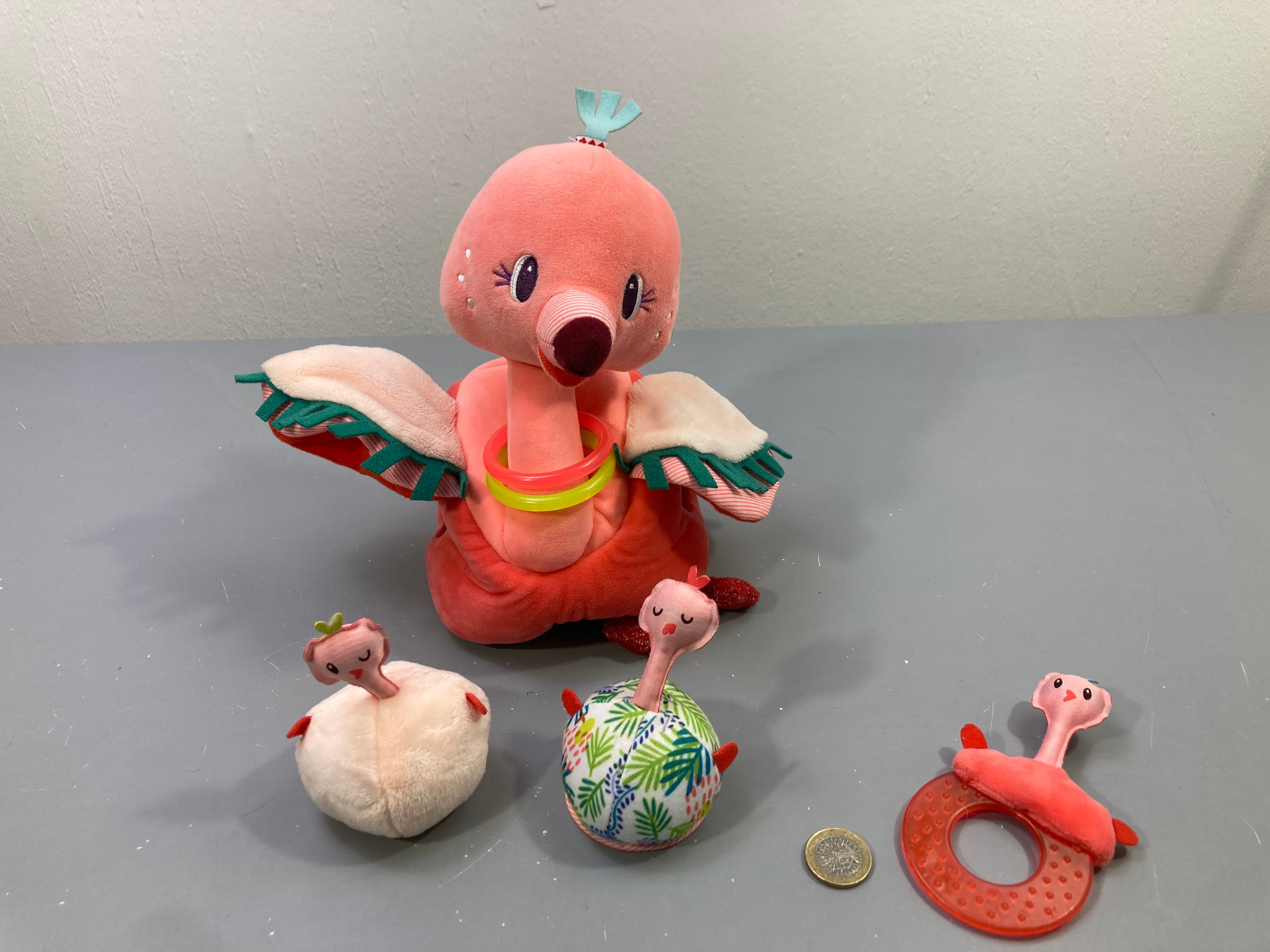 Peluche d'activités flamant rose avec 3 bébés, anneaux et anneau de dentition