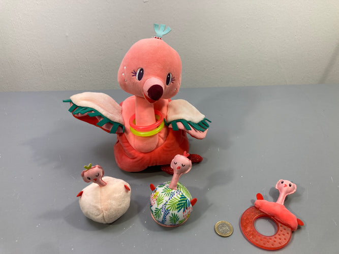 Peluche d'activités flamant rose avec 3 bébés, anneaux et anneau de dentition, moins cher chez Petit Kiwi