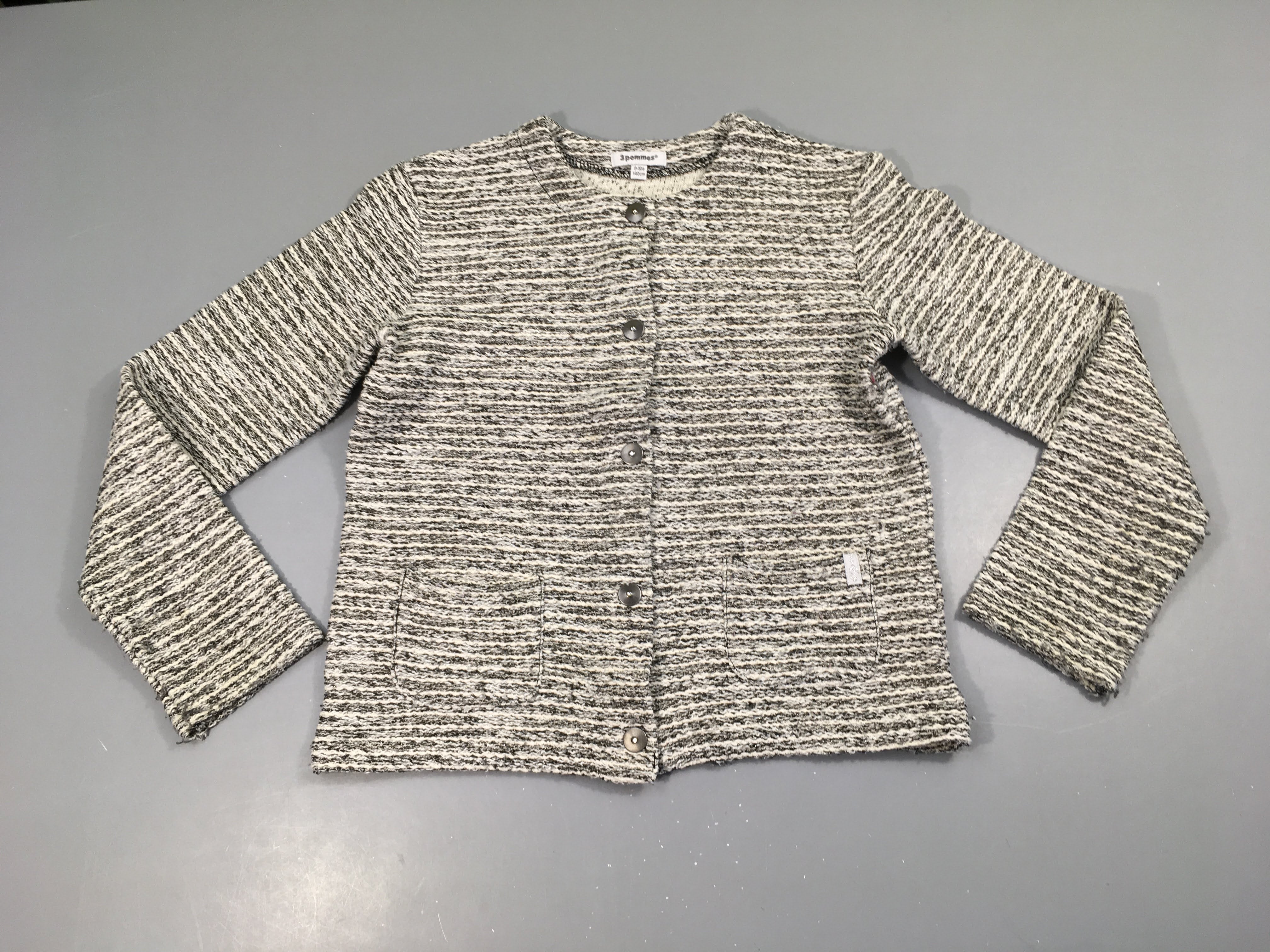 Gilet texturé gris-beige fils métalisé argenté pressions