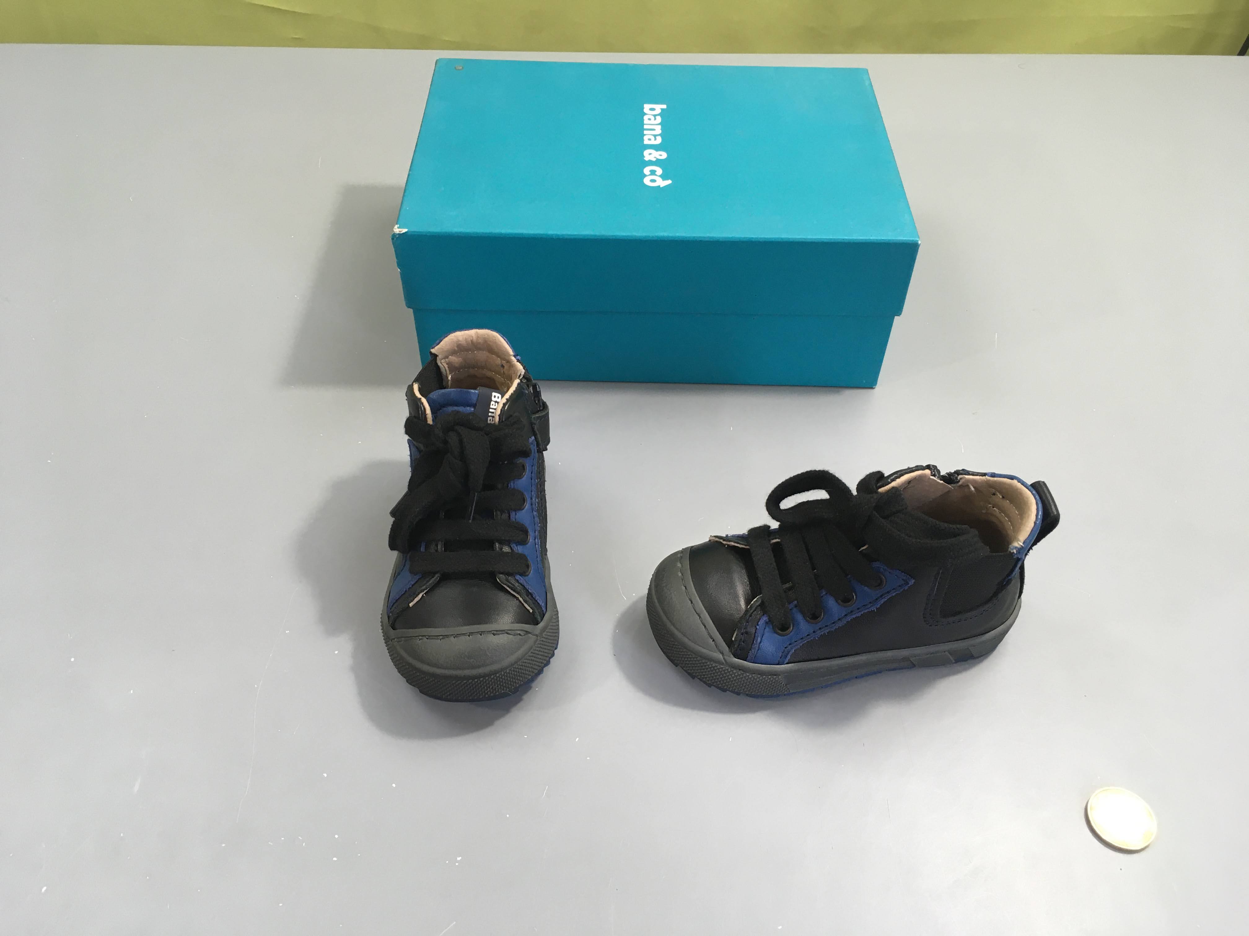 Etat neuf Baskets hautes cuir noir/bleu, 20