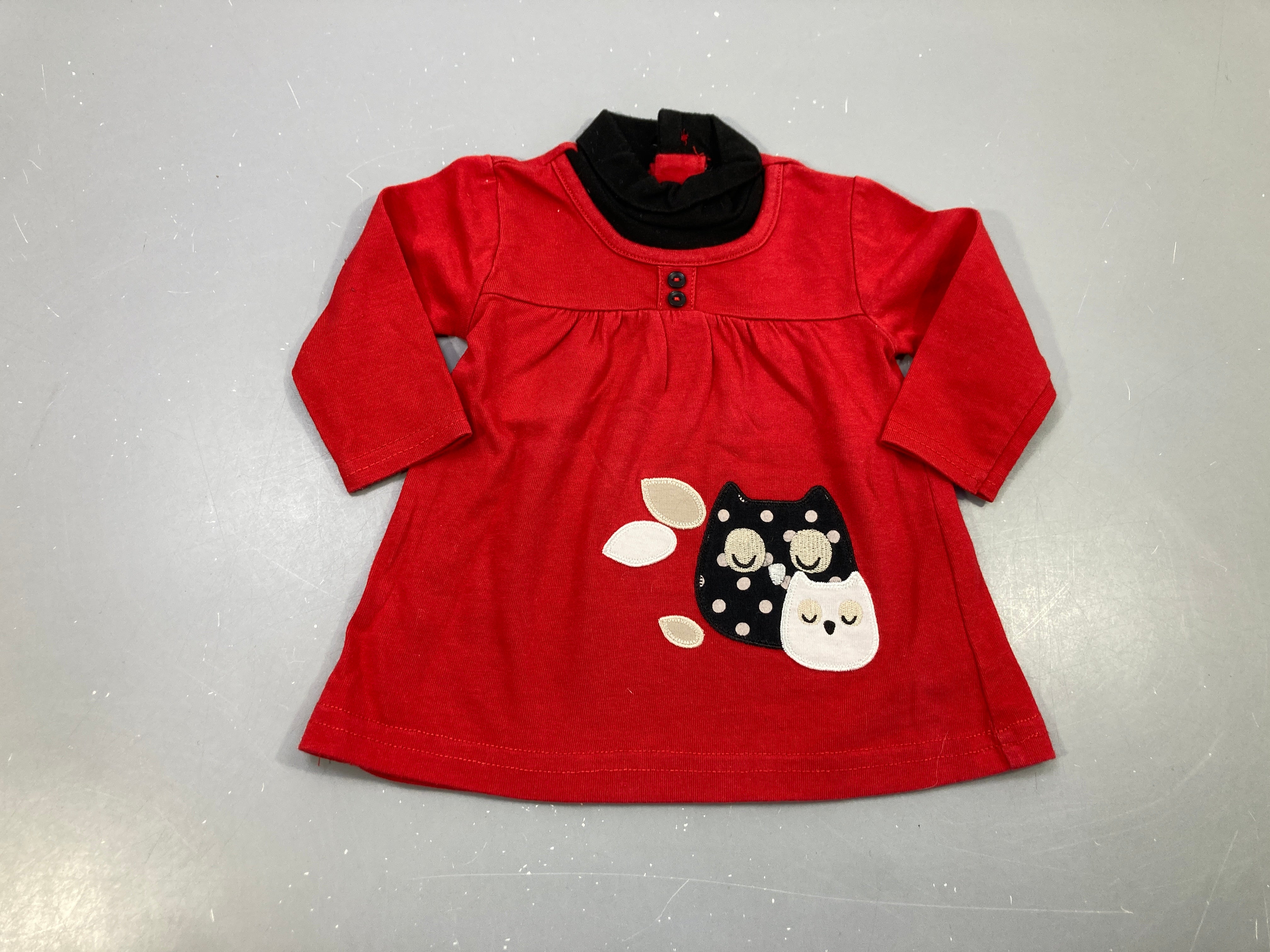 Robe m.l rouge col roulé noir, hiboux noir et blanc