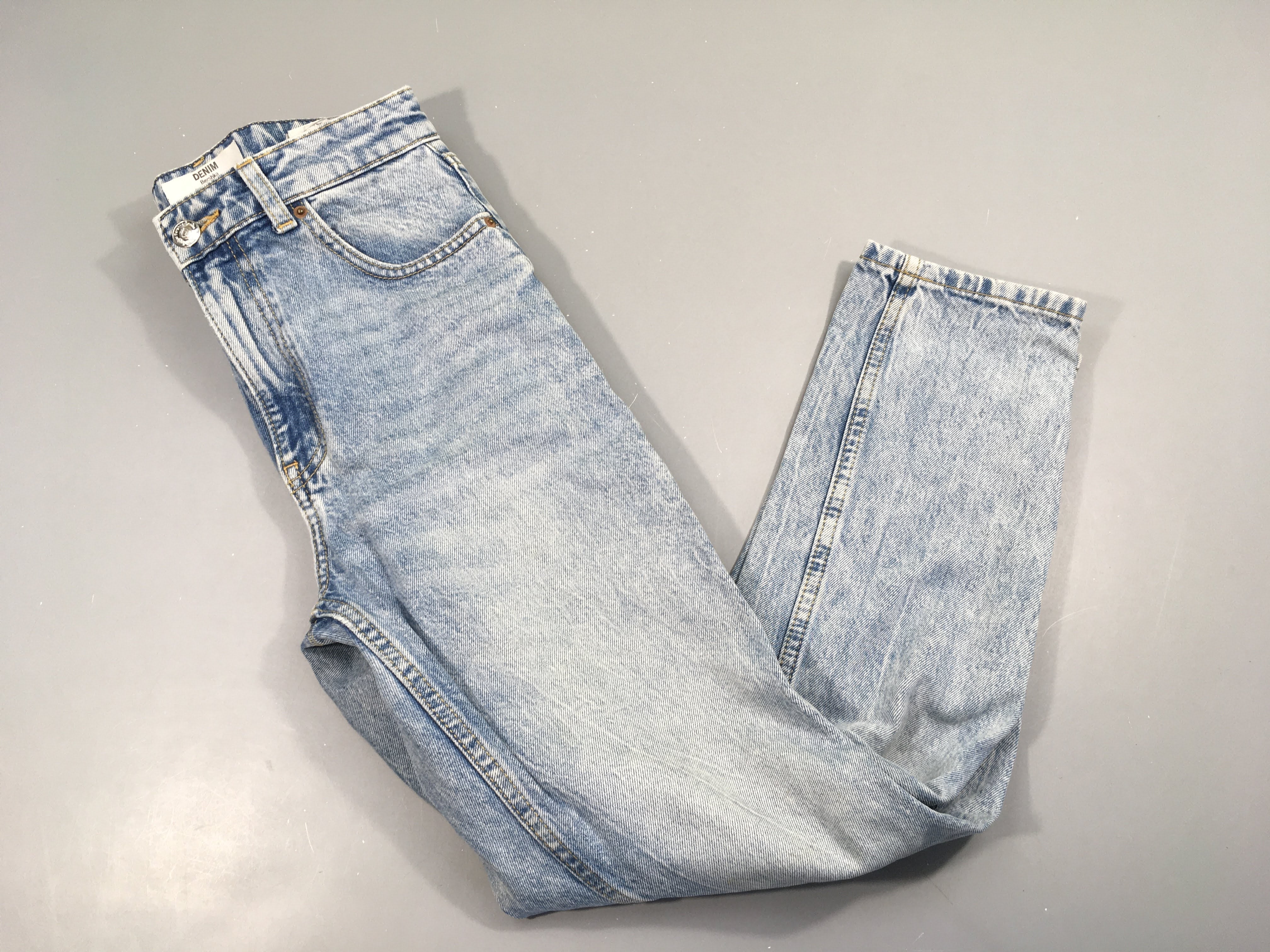 Jeans clair effet erraillé, taille 34