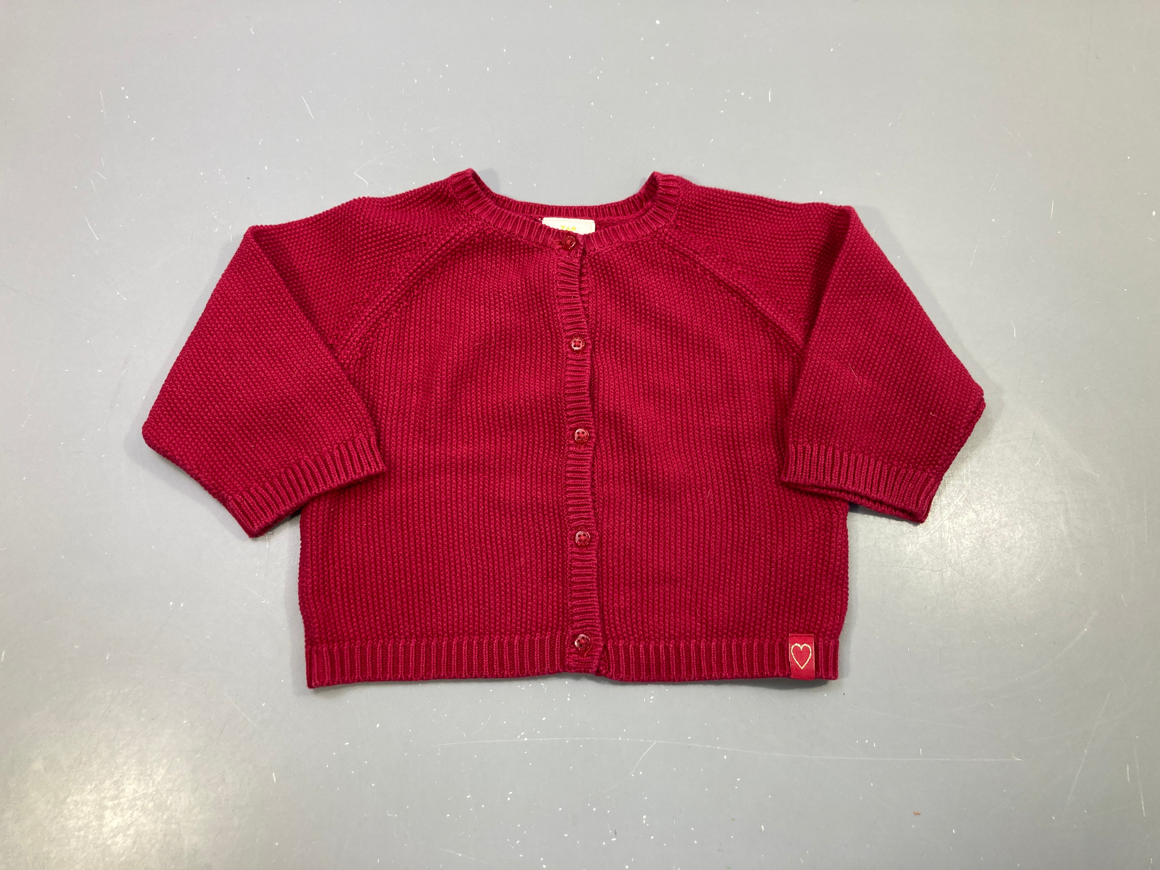 Gilet rouge , coeur blanc sur le dessous