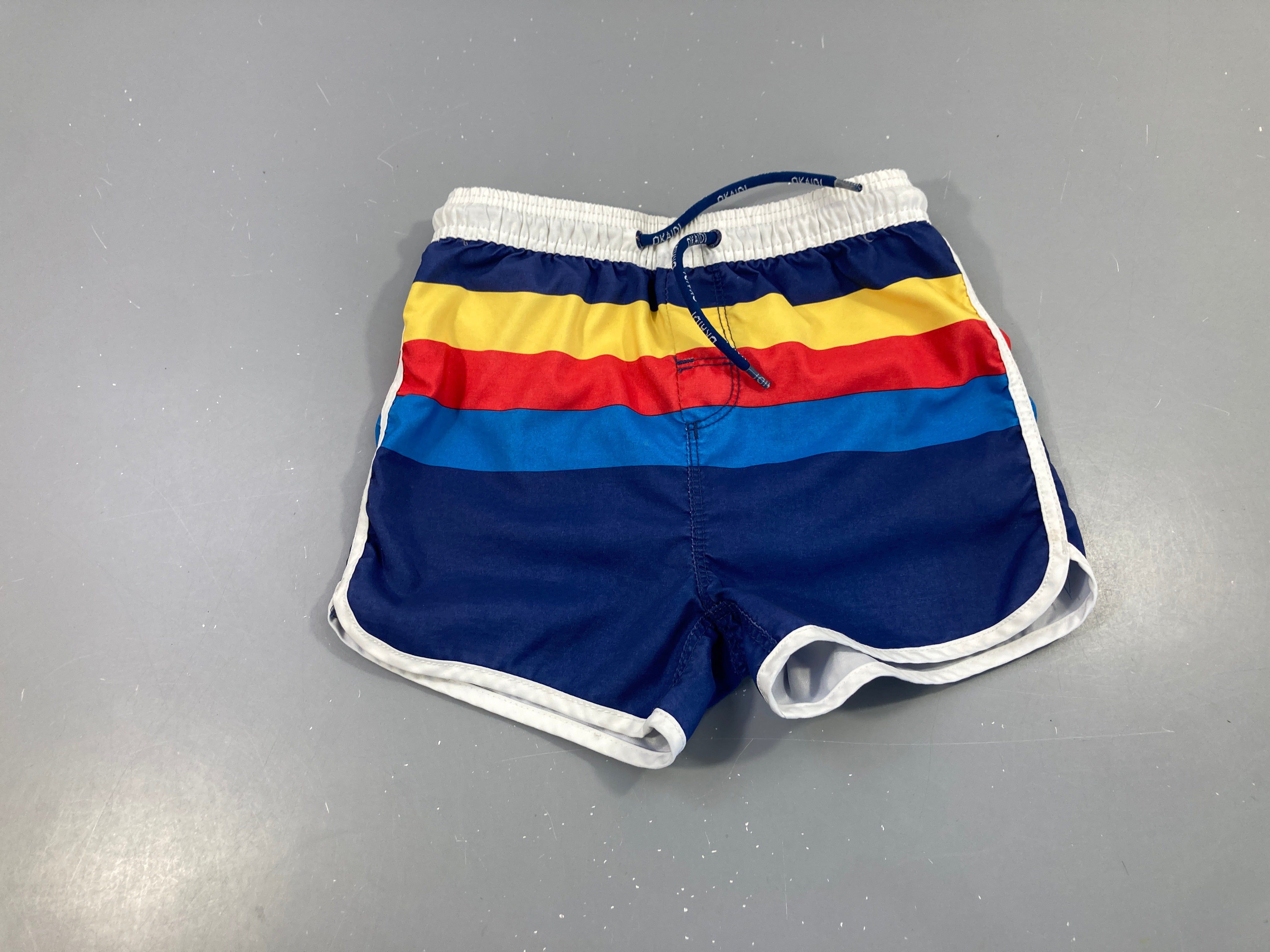Maillot short bleu foncé rayé